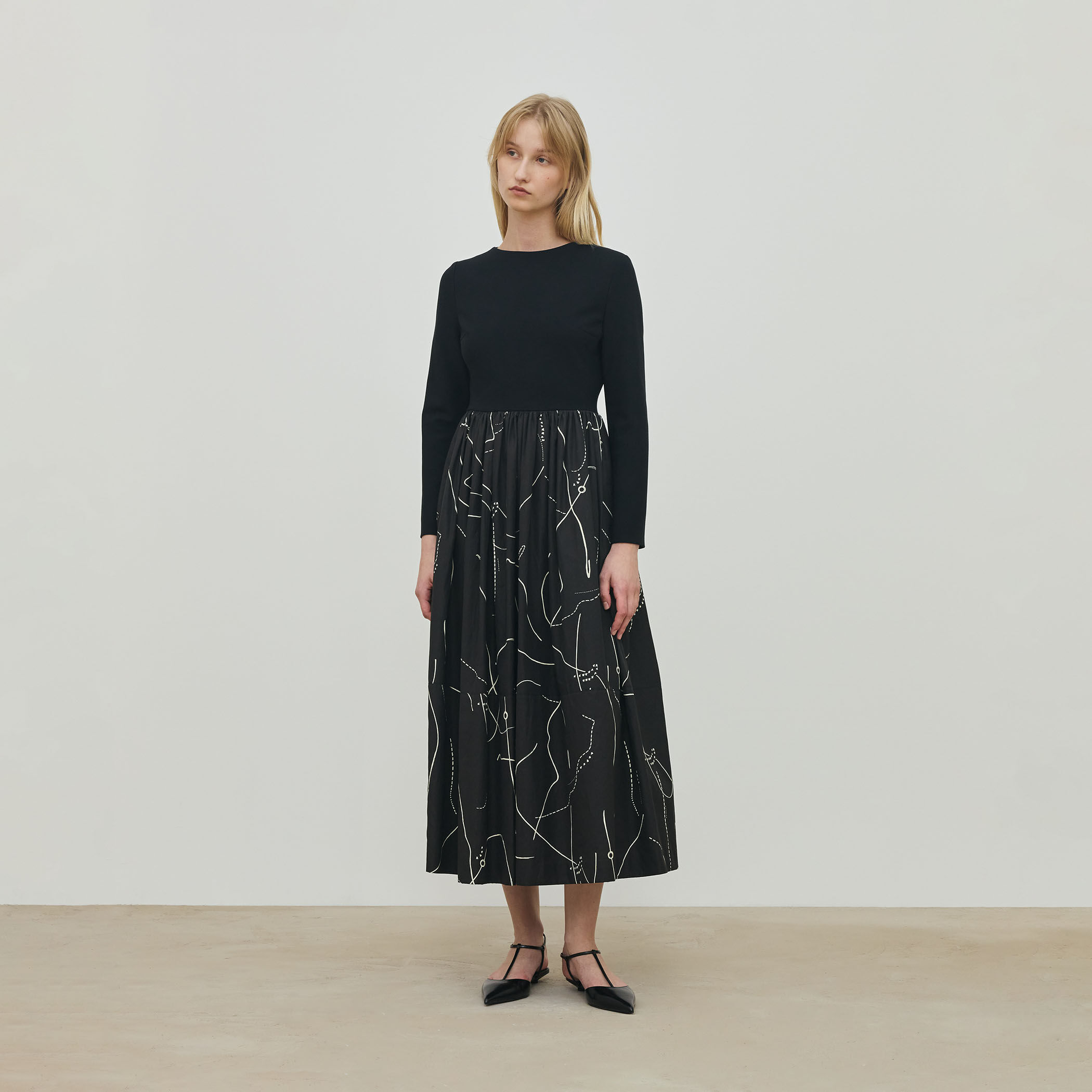 コードステッチプリント コンビコクーンワンピース｜トゥモローランド