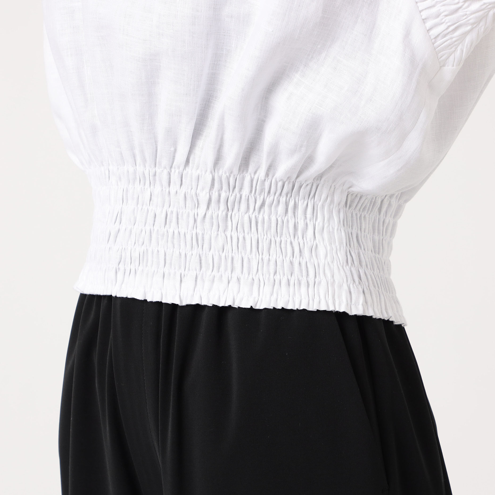 新品　HYKE ハイク　LINEN SHIRRED BLOUSE HYKE LINEN SHIRRED BLOUSE｜トゥモローランド 公式通販