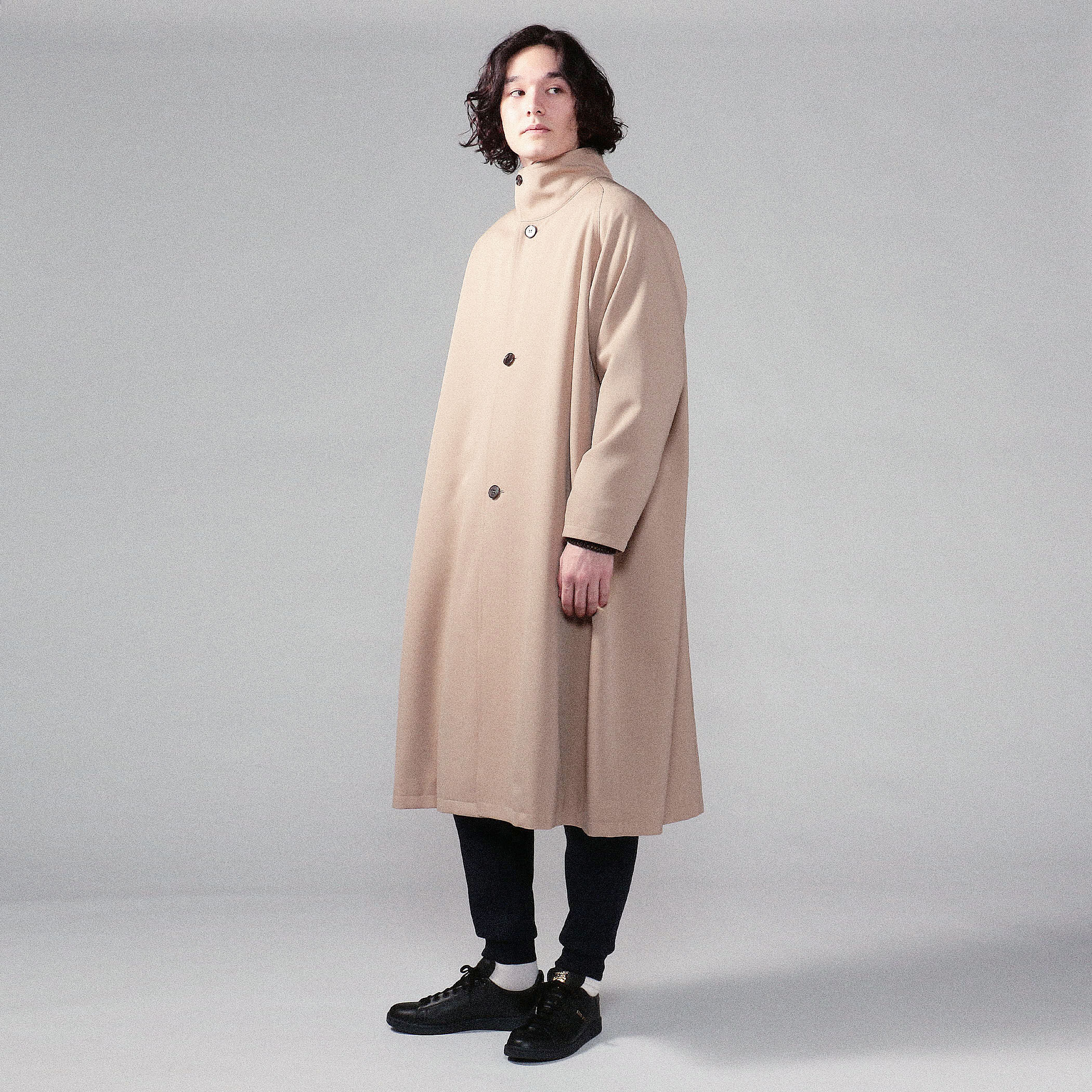 ウールギャバジン スタンドカラーコート｜トゥモローランド 公式通販
