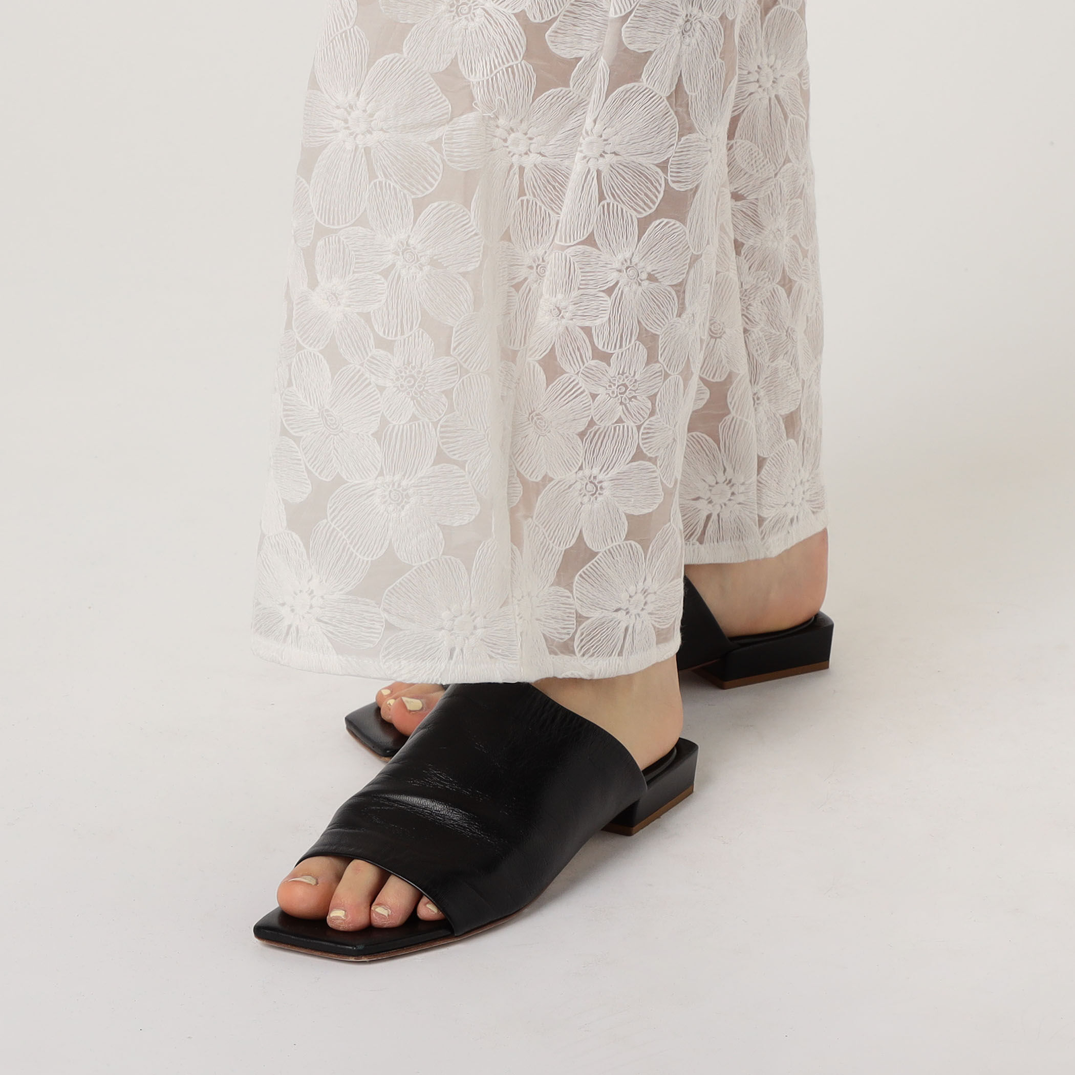 MARTIN MARTIN Pantalon Jim レースパンツ｜トゥモローランド 公式サイト