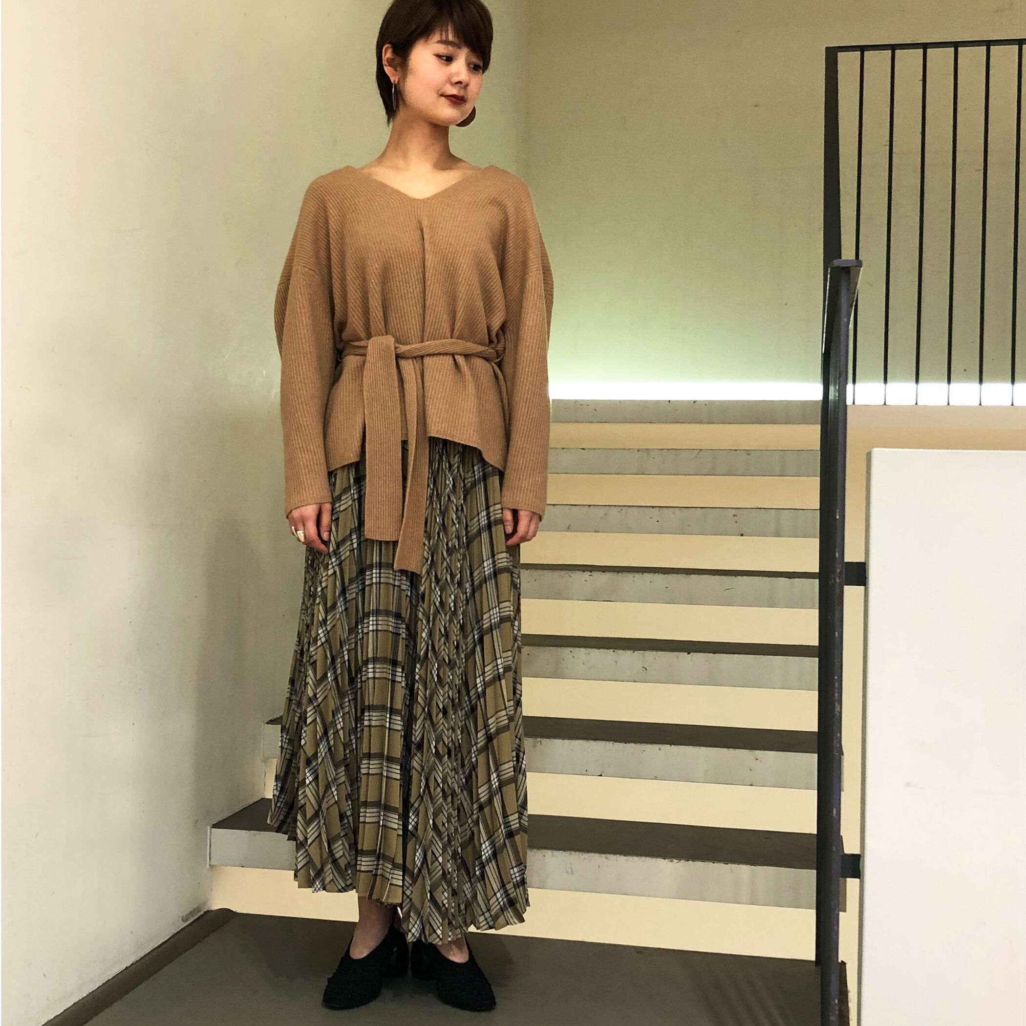 ウールレーヨンカシミヤ ベルテッドVネックプルオーバー