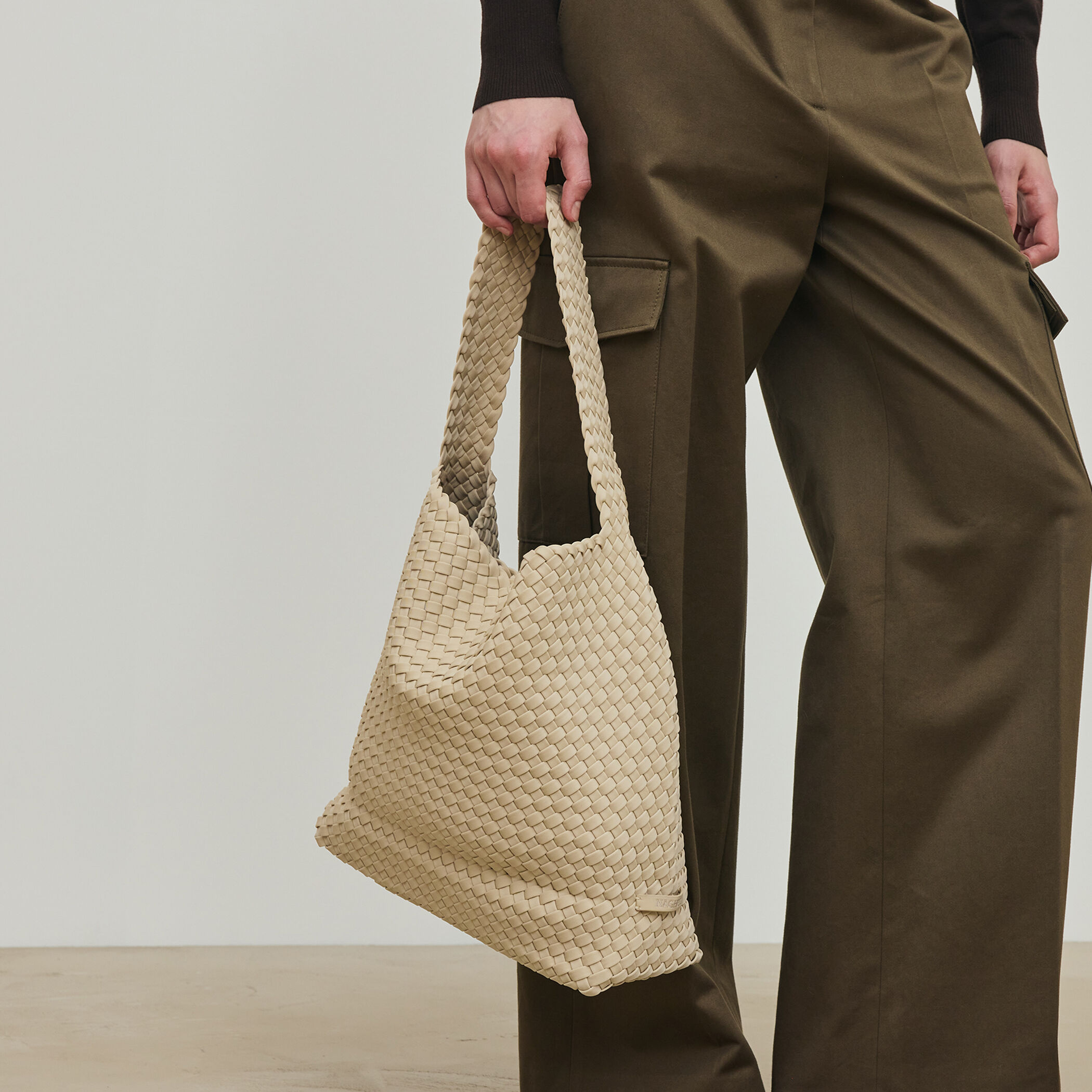NAGHEDI Nomad Medium Hobo ワンショルダーバッグ