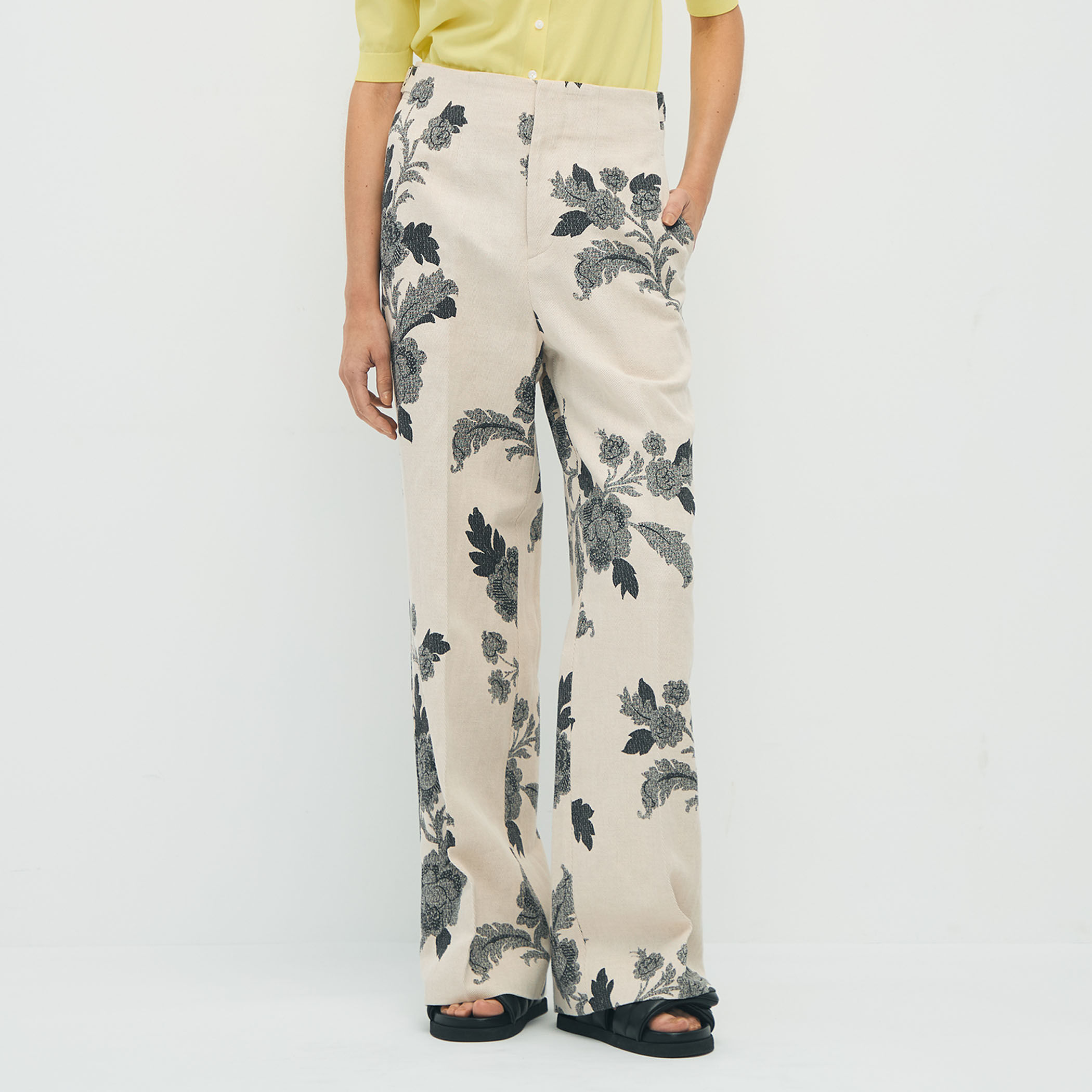 モノトーンフラワープリント フレアパンツ｜トゥモローランド 公式通販