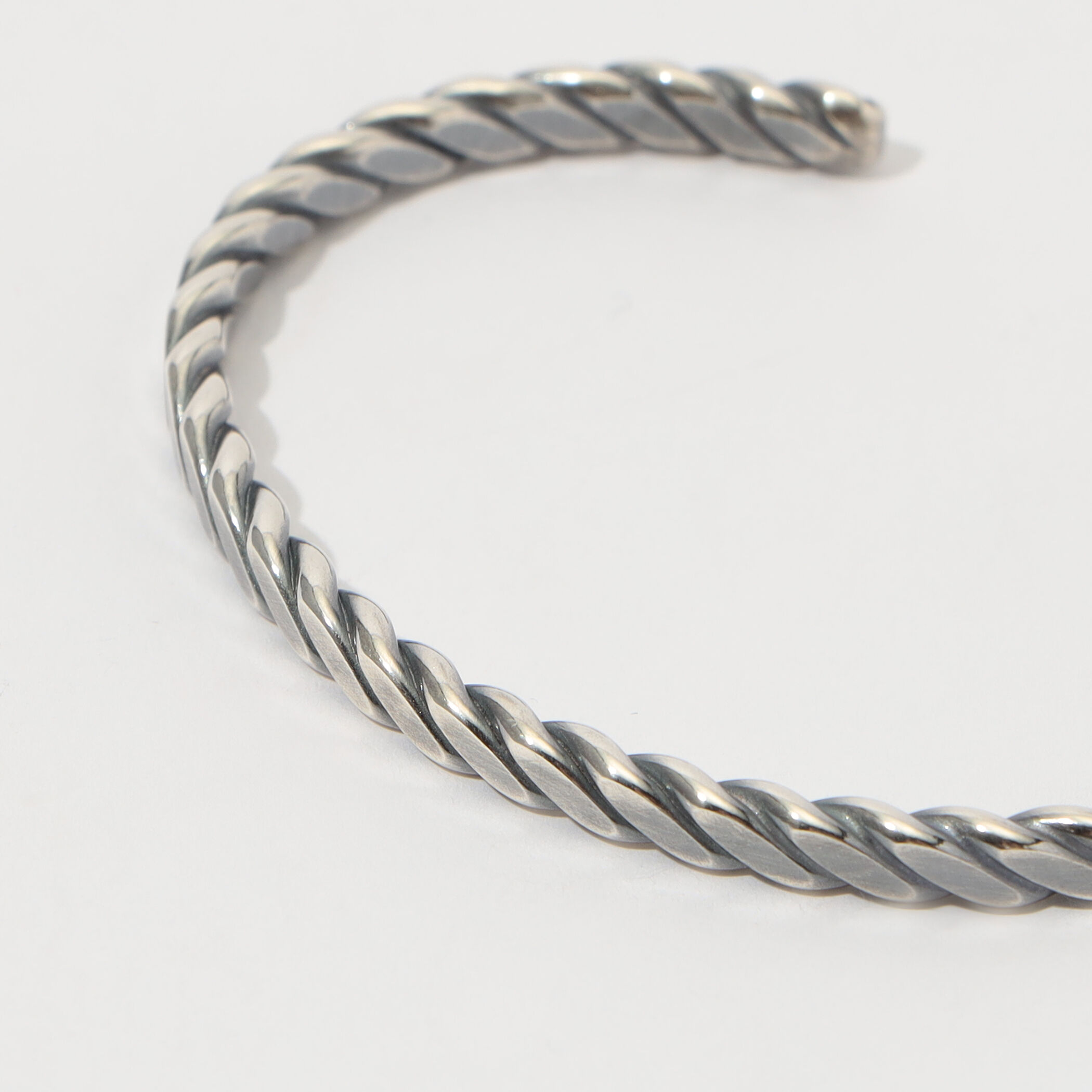 STUDEBAKER METALS PLAIT CUFF ツイスト シルバーバングル
