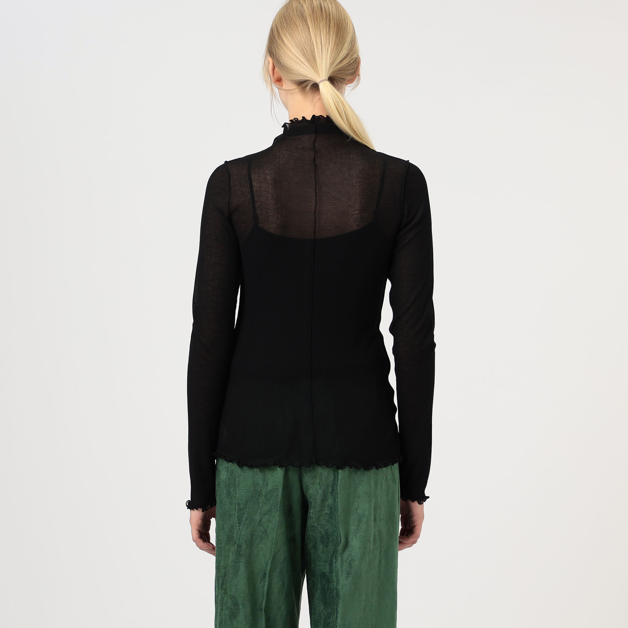 HAKUJI シアーリブ タートルネックプルオーバー｜トゥモローランド