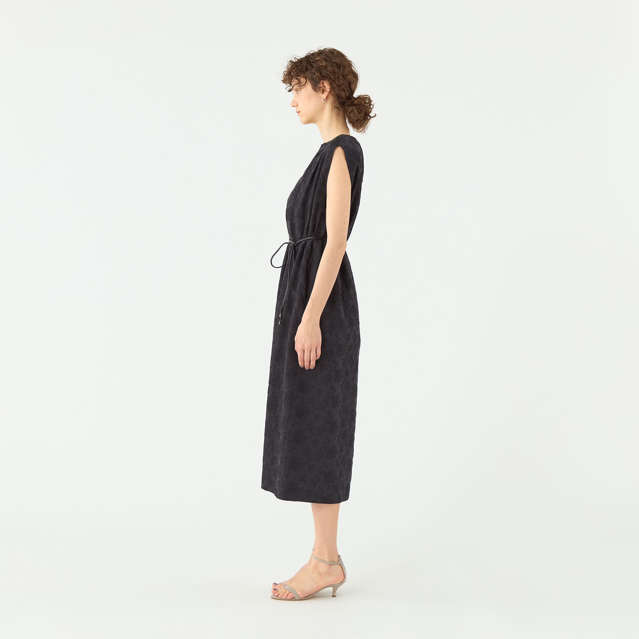 リーフエンブロイダリー ショルダータックワンピース