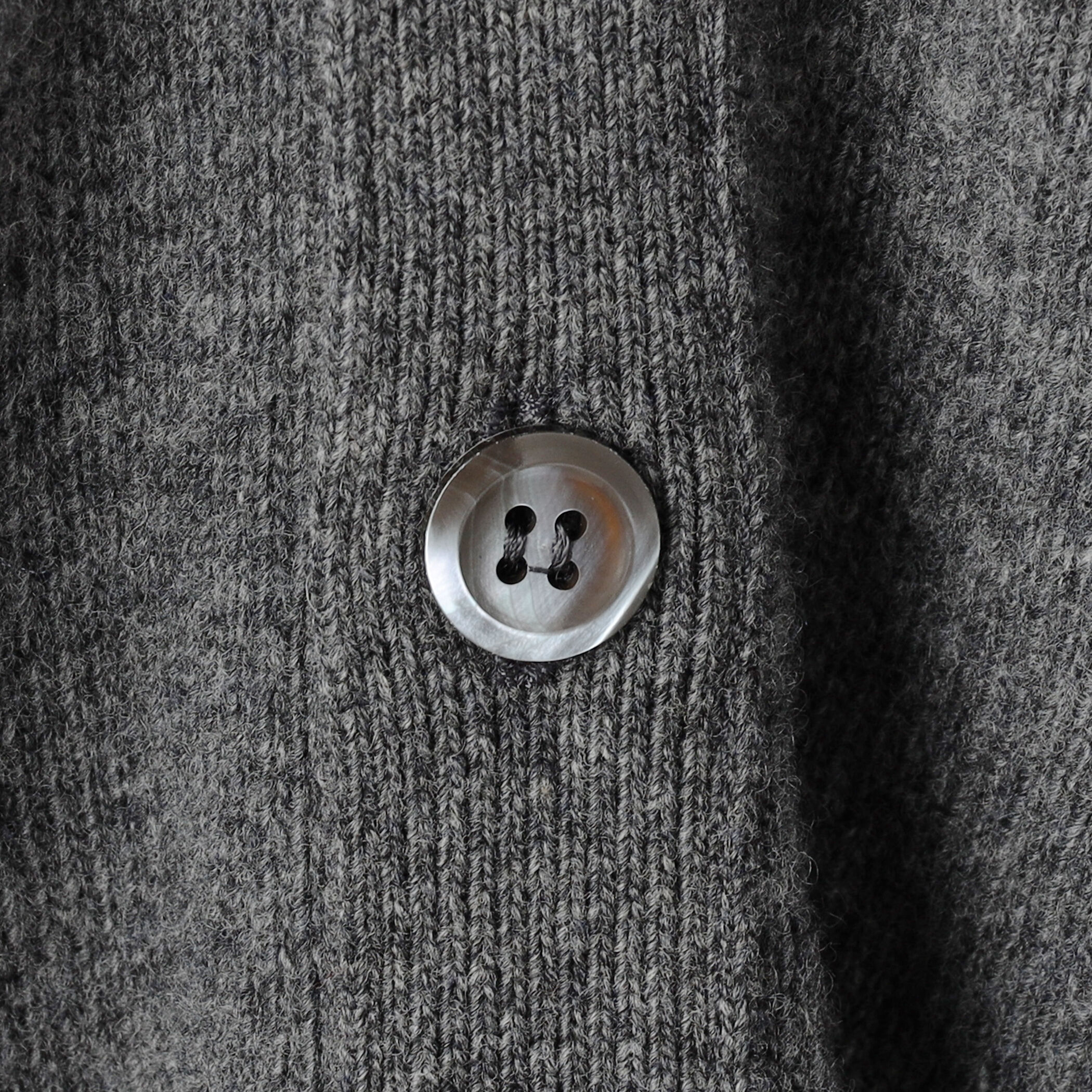 Glenmac Vネックカーディガン｜トゥモローランド 公式通販