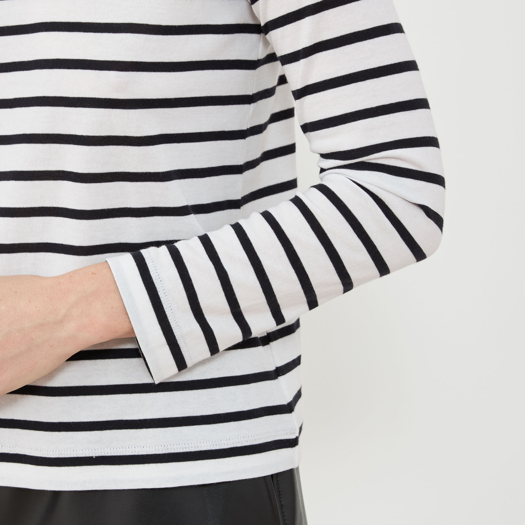 パウダーコットン クルーネックプルオーバー｜トゥモローランド 公式通販