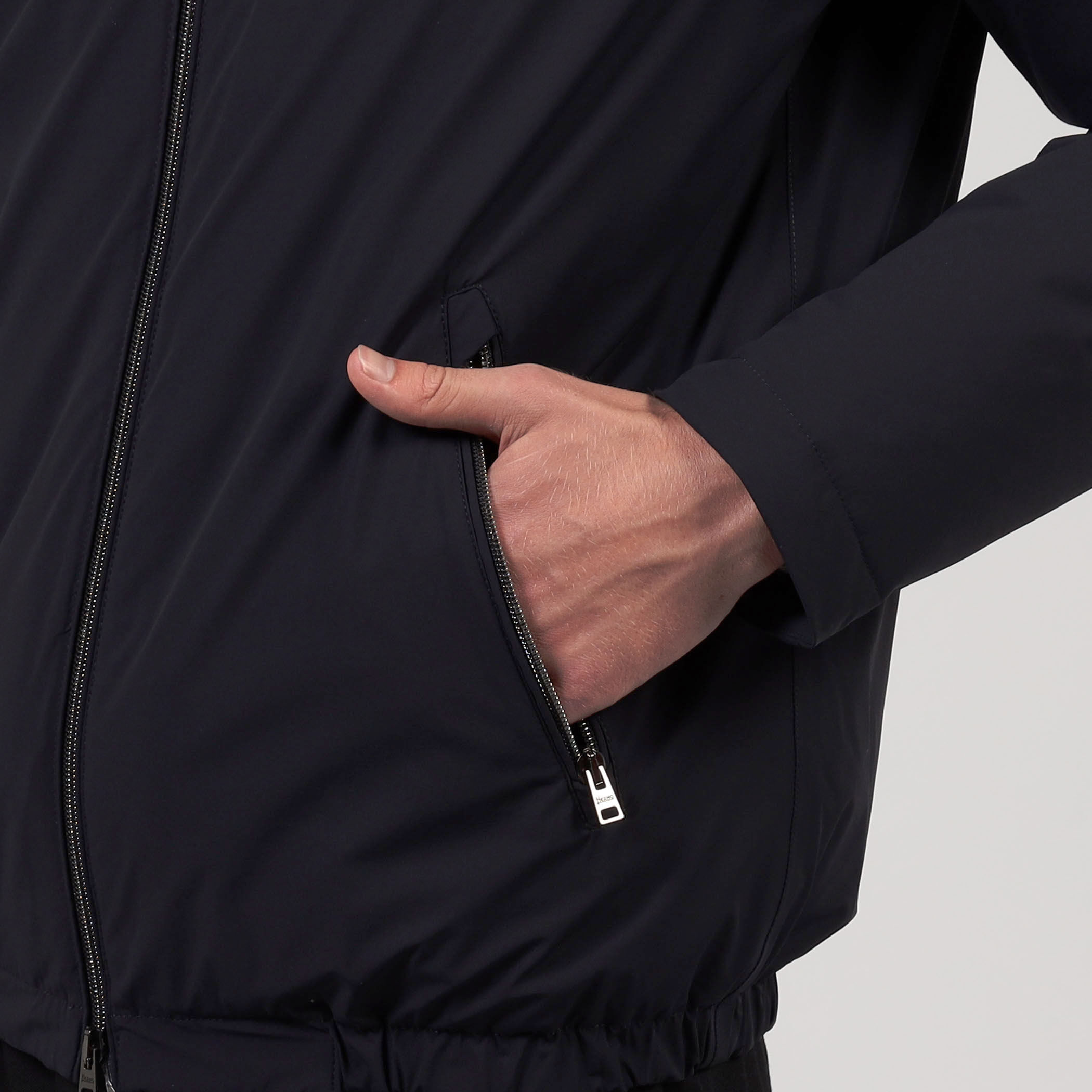 HERNO ナイロンストレッチ フーデット ブルゾン