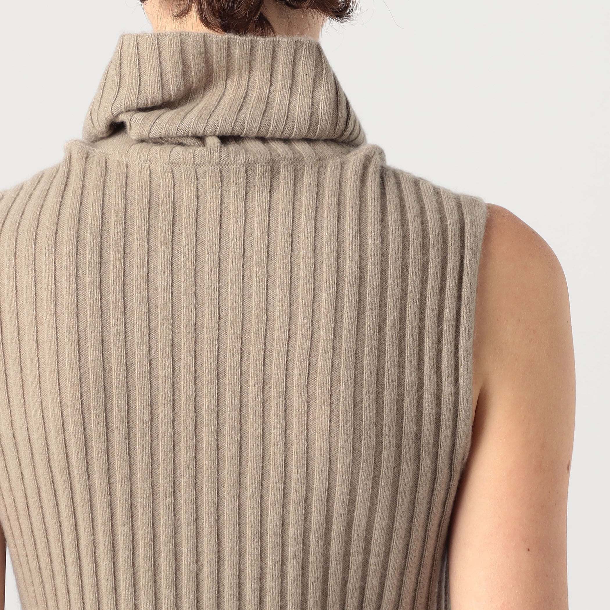 カシミヤリブ タートルネックノースリーブプルオーバー WRBC3879