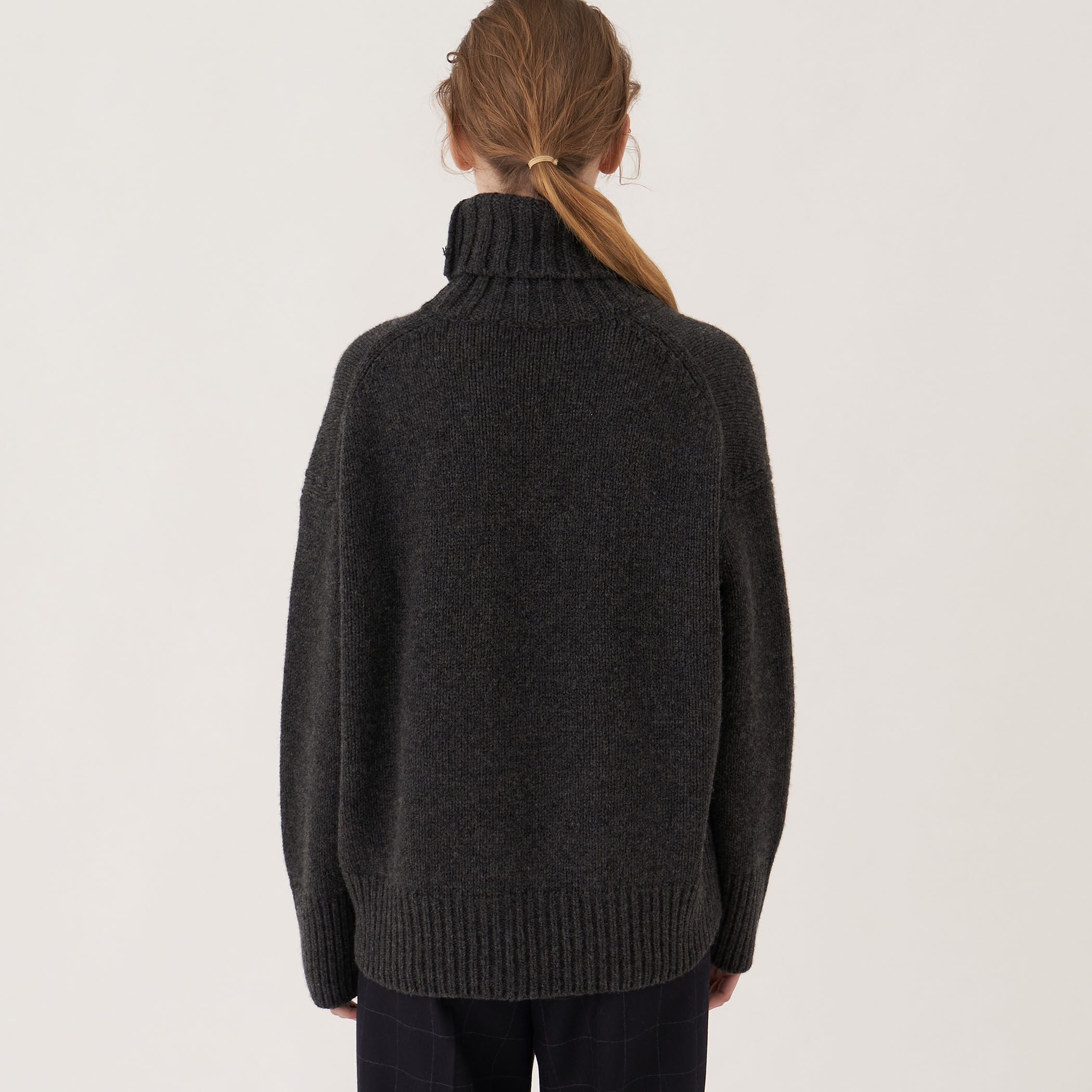 □□□ファインウール タートルネックプルオーバー｜トゥモローランド