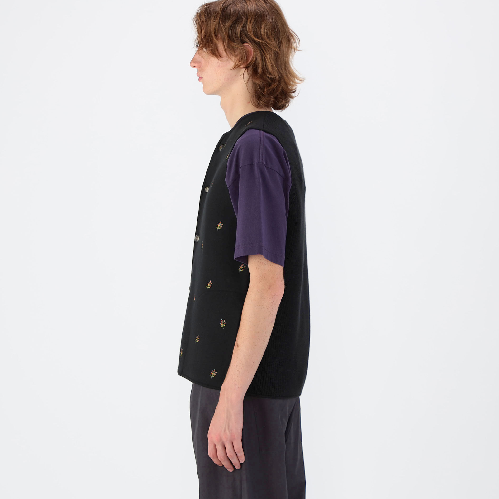 CABaN刺繍ベスト CABaN コットンカシミヤ フラワーエンブロイダリー クルーネック