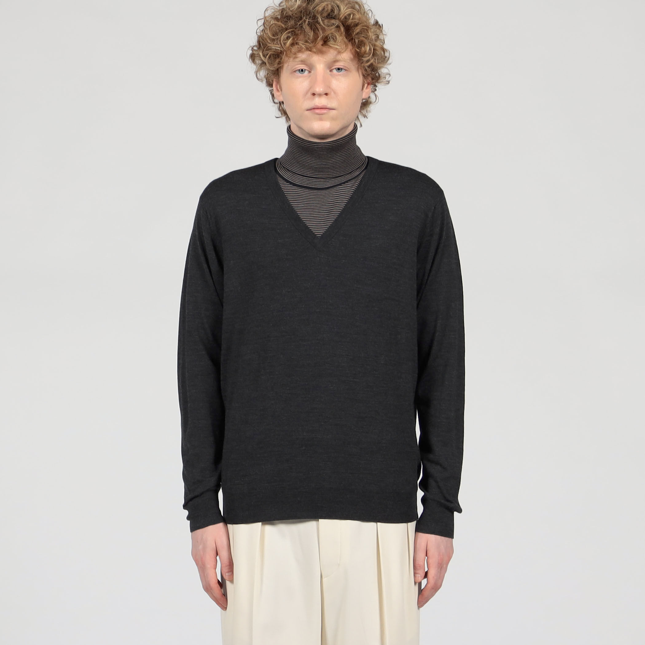 TOMORROWLAND tricot スーパーファインメリノウール Vネックプル