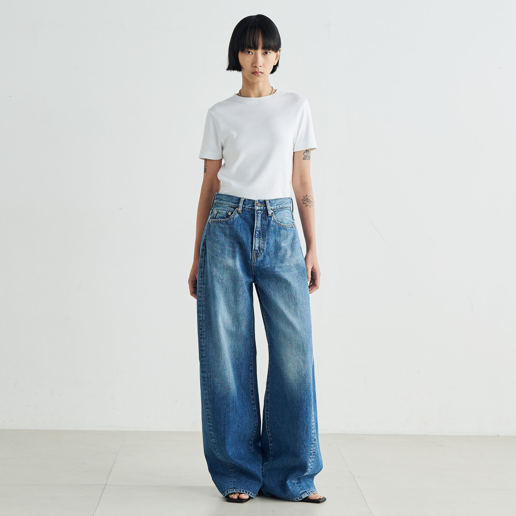 エッセンシャルデニム バルーンパンツ｜トゥモローランド 公式通販