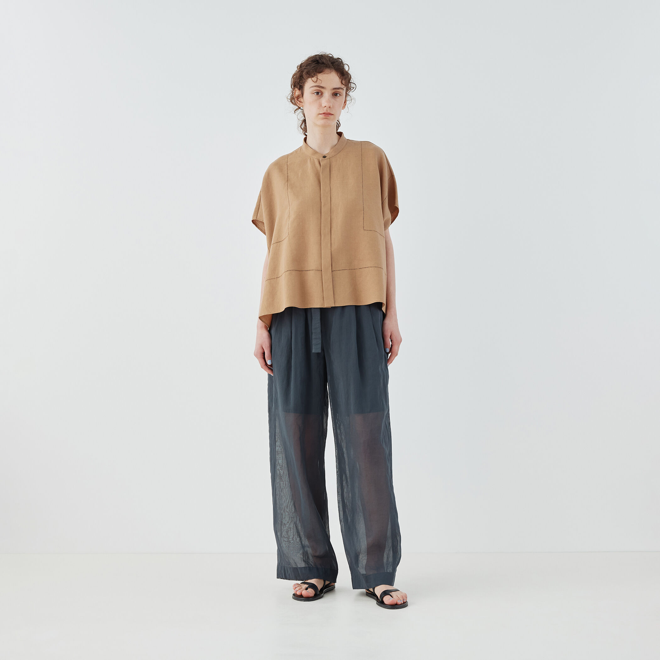 e&co ノーカラー スタンドカラー シャツ フレンチリネン100% フレンチリネン スタンドカラーシャツ｜トゥモローランド 公式通販