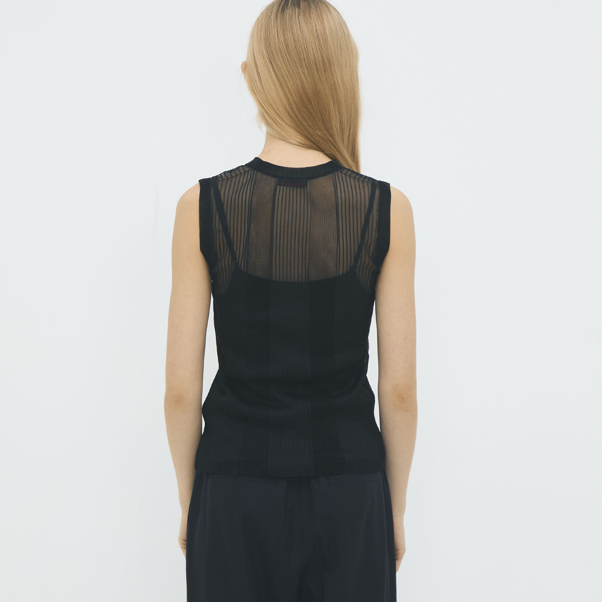 シアーナイロン ランダムリブノースリーブプルオーバー