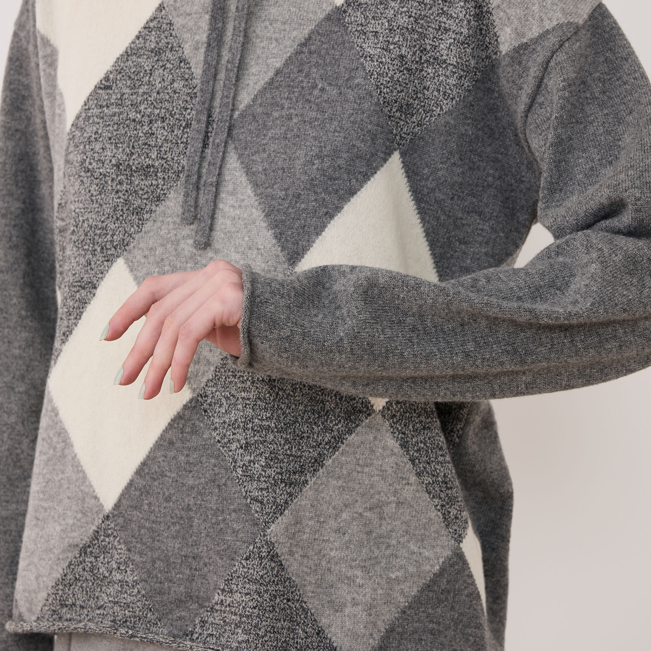 ウールアーガイル フーデッドプルオーバー｜トゥモローランド 公式通販