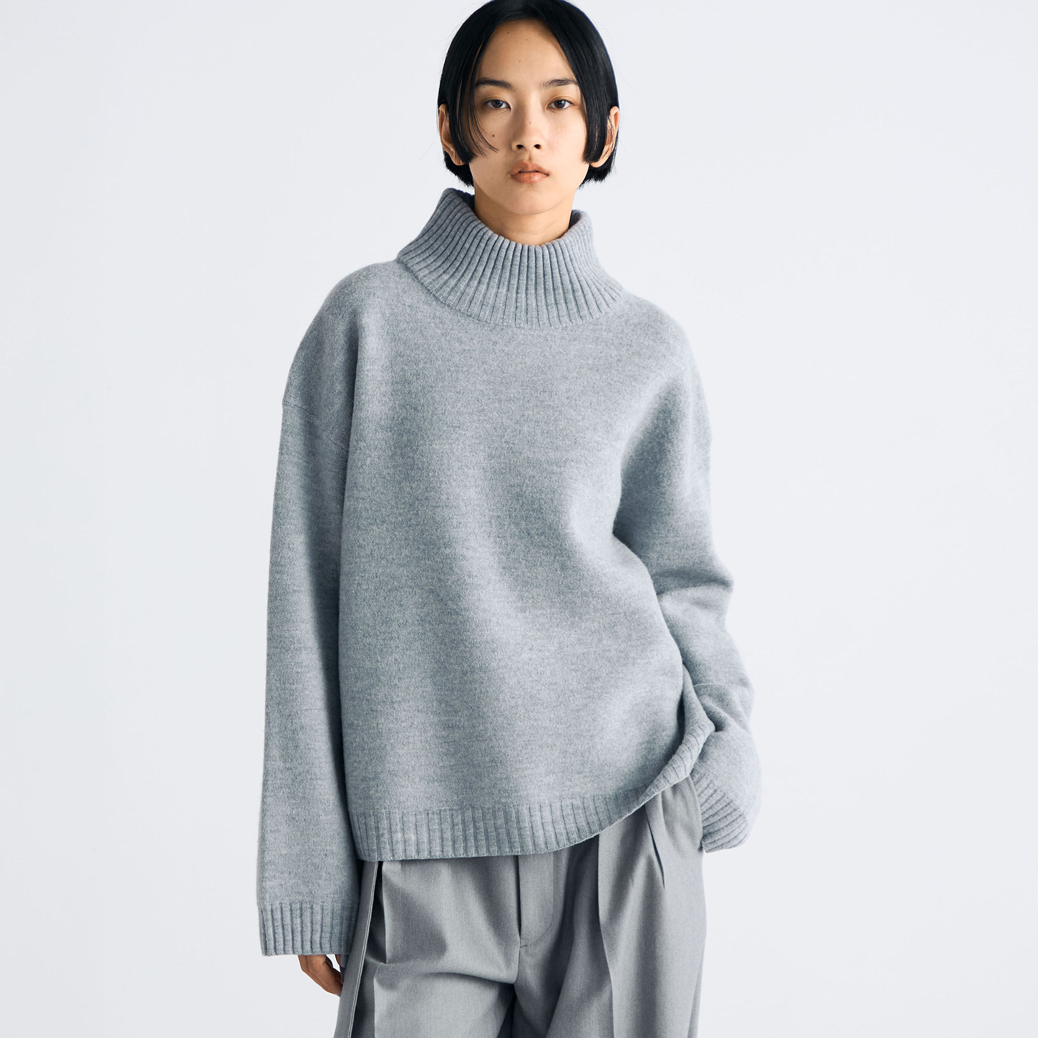 フェルテッドウール タートルネックニット｜トゥモローランド 公式通販