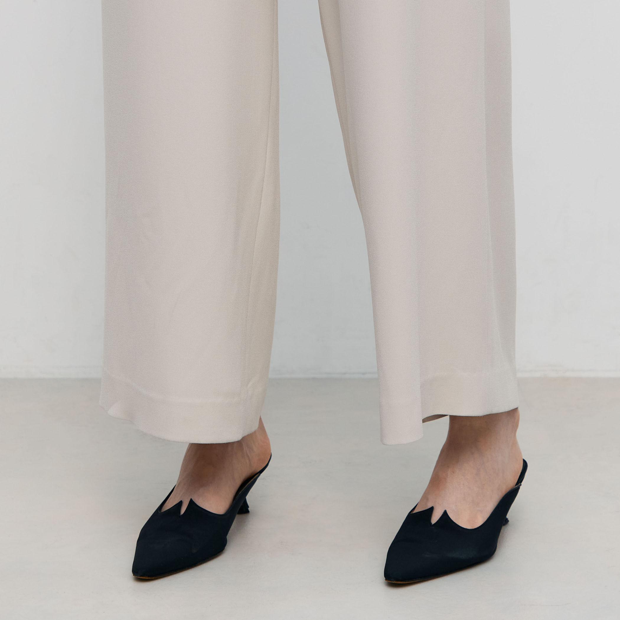 ジョーゼットサテン ベルテッドジャンプスーツ｜トゥモローランド 公式通販