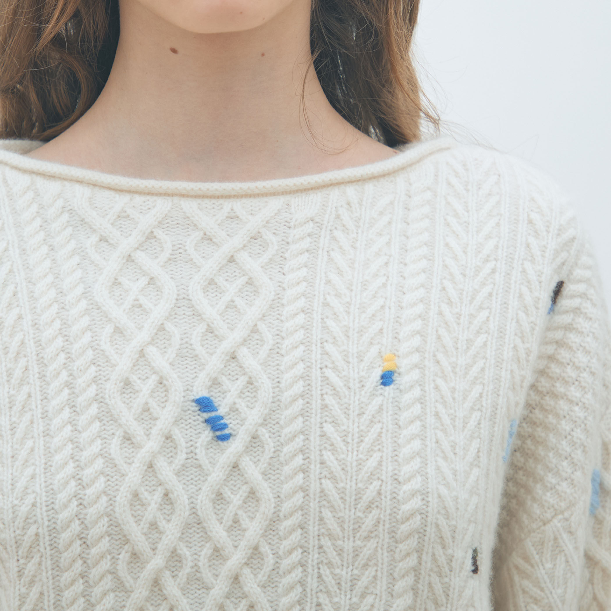 ケーブルエンブロイダリー ボートネックプルオーバー