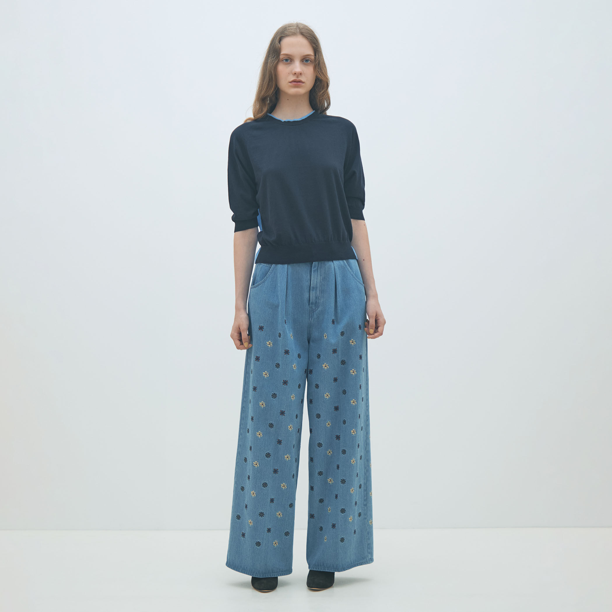 ボタニカルエンブロイダリーデニム タックワイドパンツ