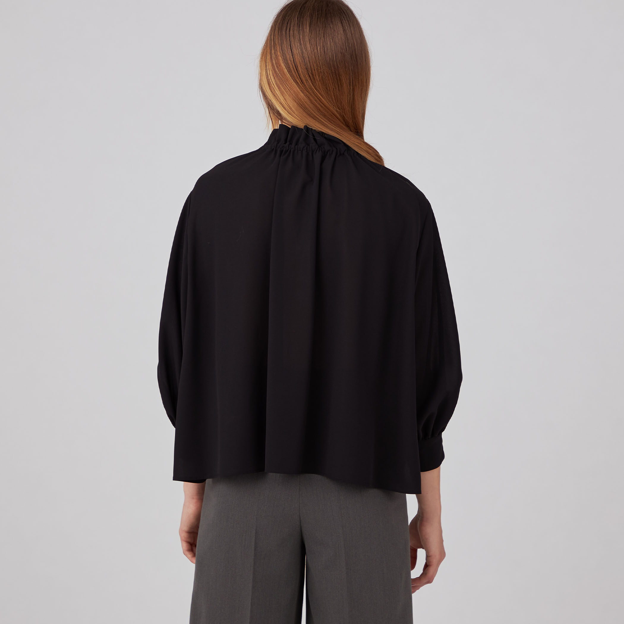 シアートロ フリルネックブラウス｜トゥモローランド 公式通販