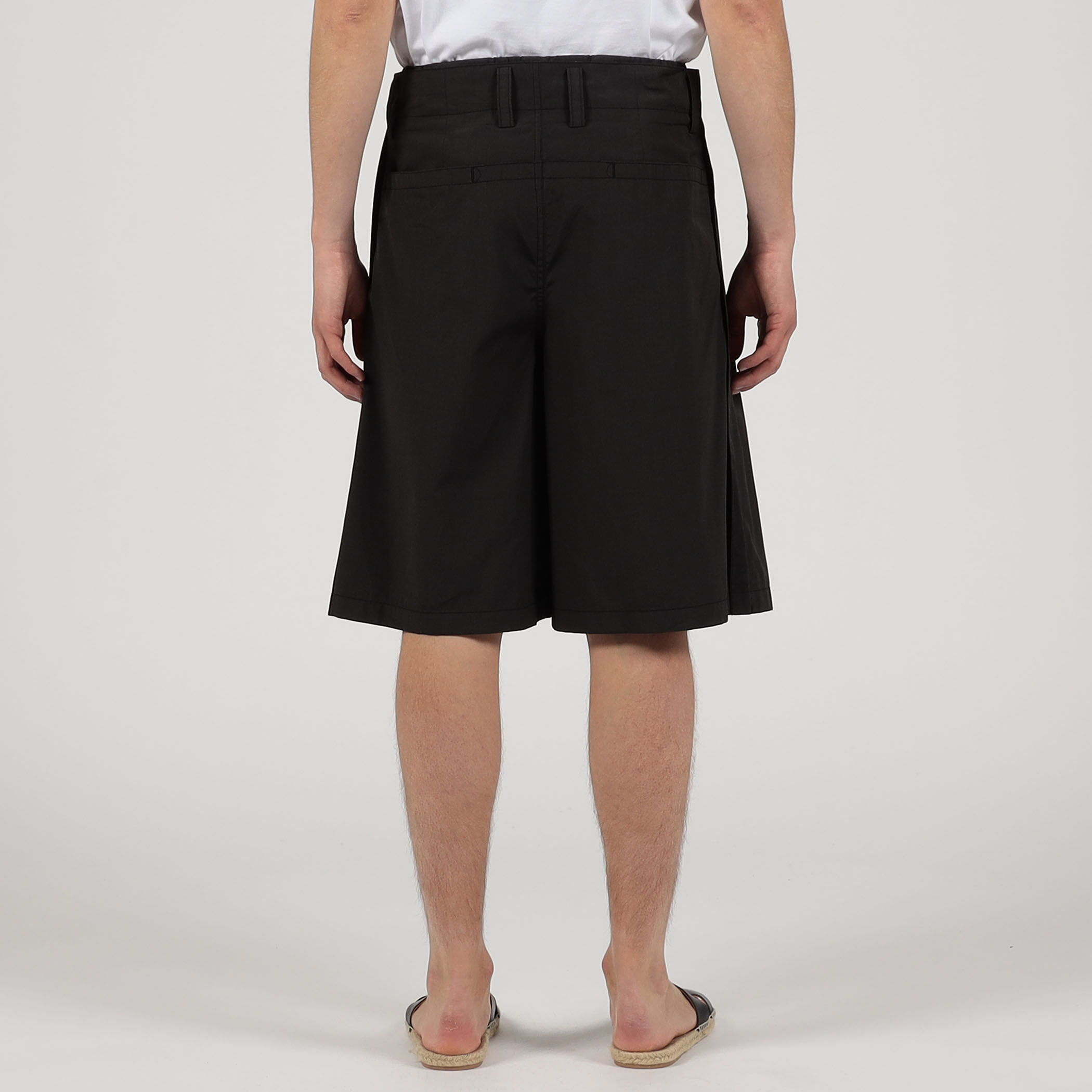ZIMMERMANN コットンシャンブレー ショートパンツ【関税なし】 コットンシャンブレー 2プリーツ ショートパンツ