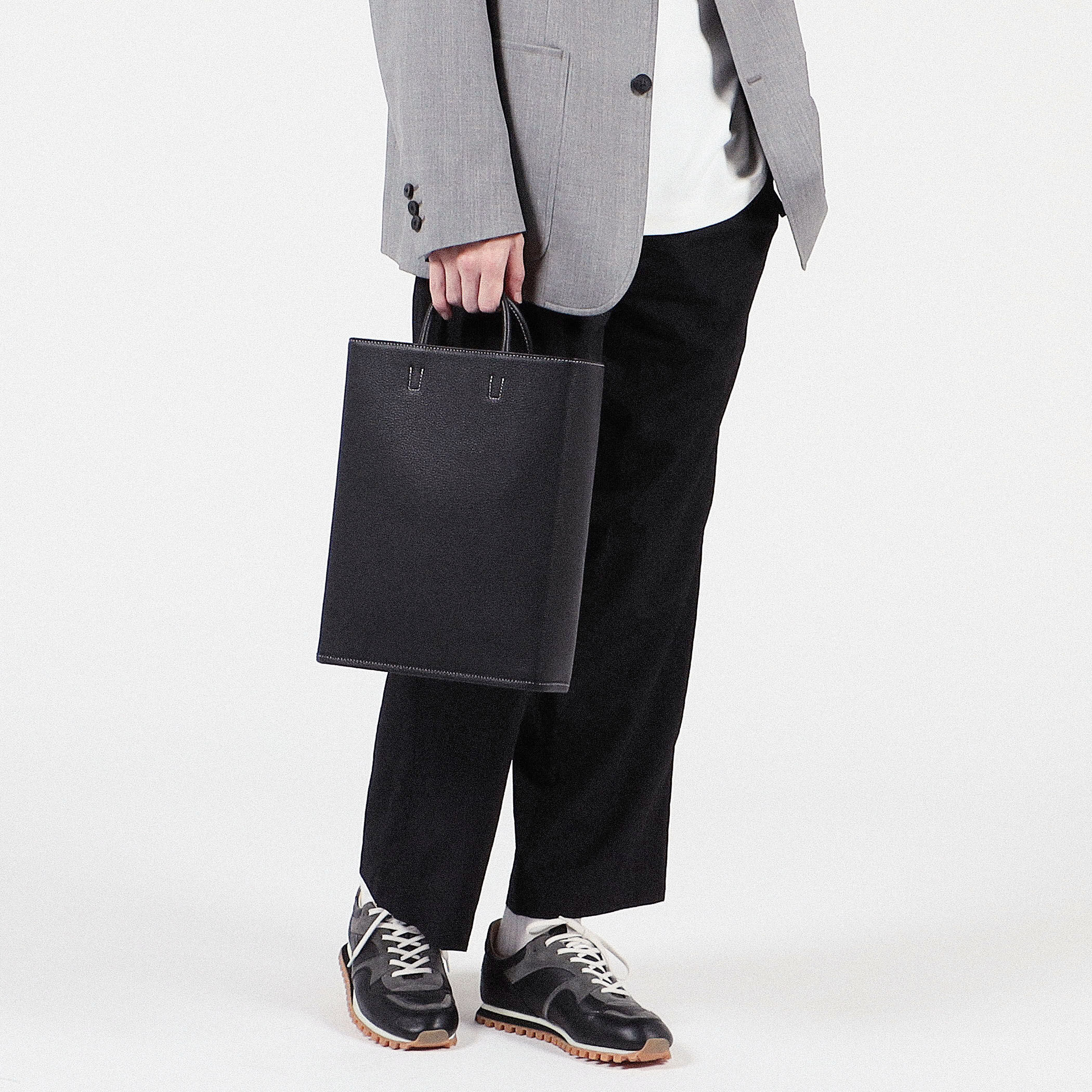 別注】A BOX TOTE シュリンクレザー トートバッグ｜トゥモローランド