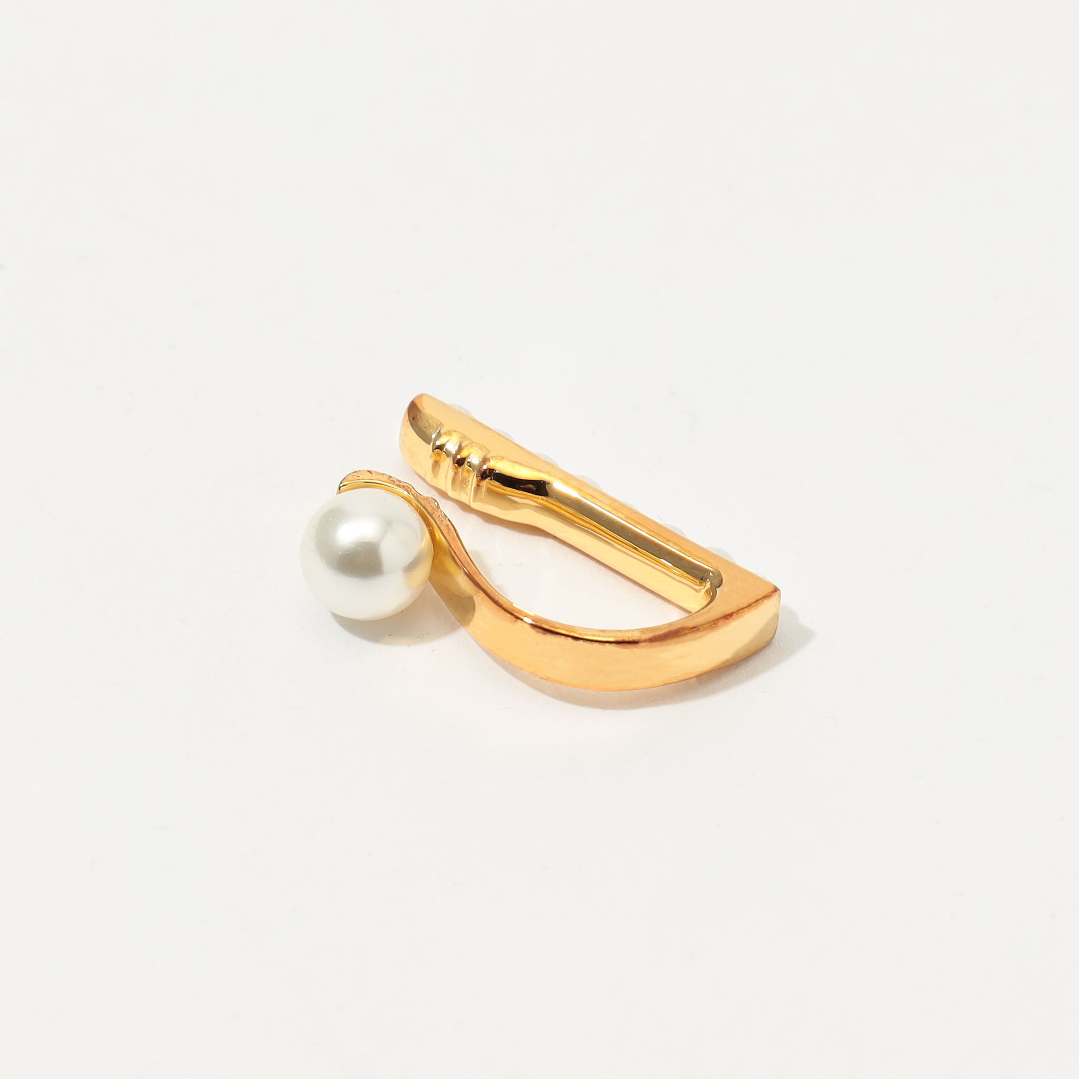 別注】januka Pearl イヤリング｜トゥモローランド 公式サイト