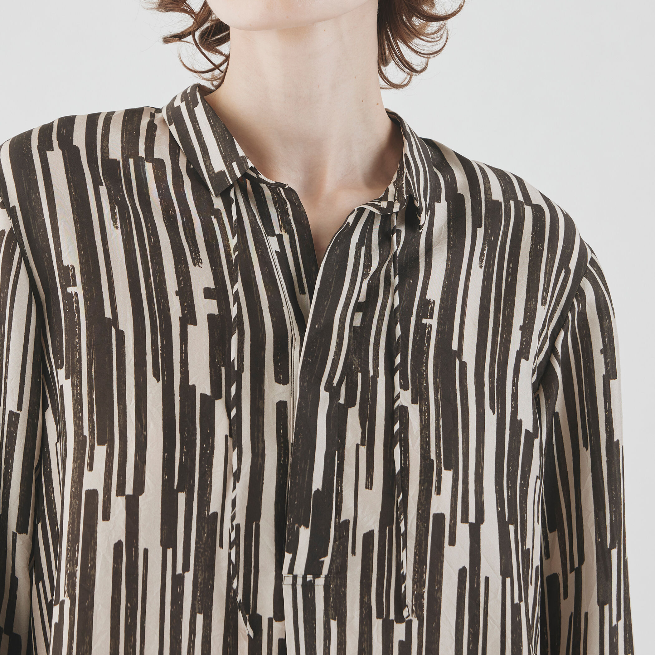 □シルクハブタエプリント スキッパーシャツ｜トゥモローランド 公式通販