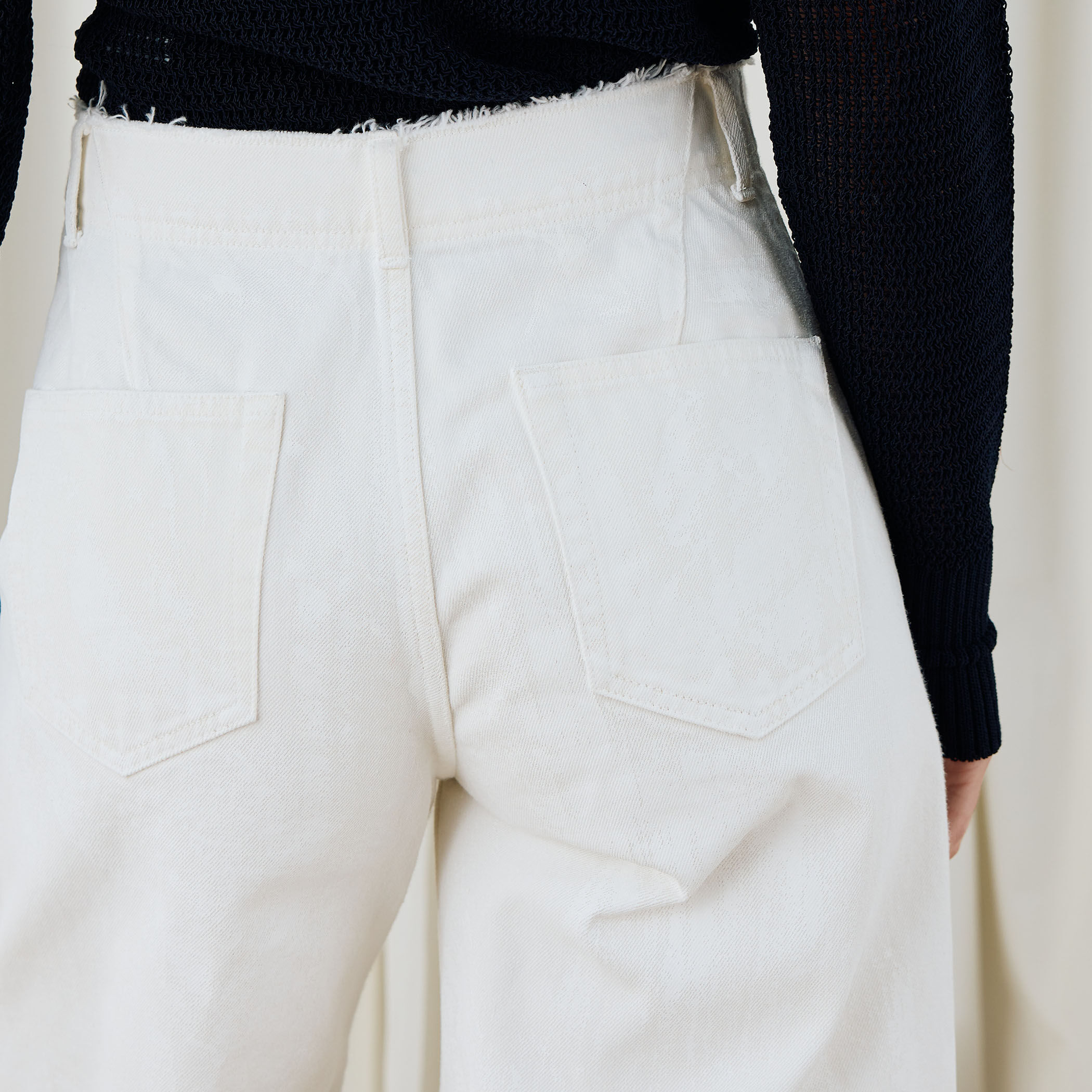 ペインティングホワイトデニム ラウンドパンツ｜トゥモローランド 公式通販