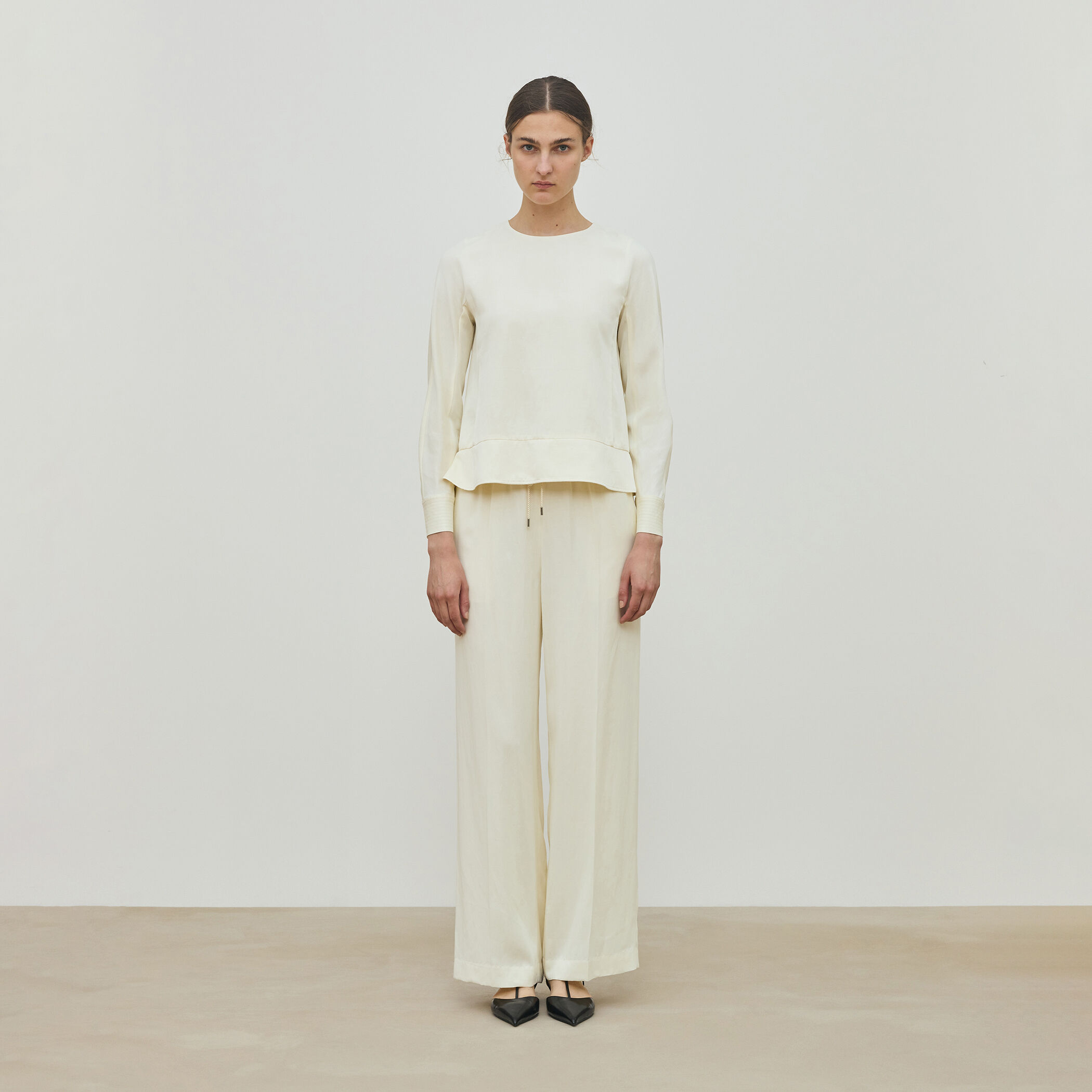 レーヨンサテン イージーストレートパンツ｜トゥモローランド 公式通販