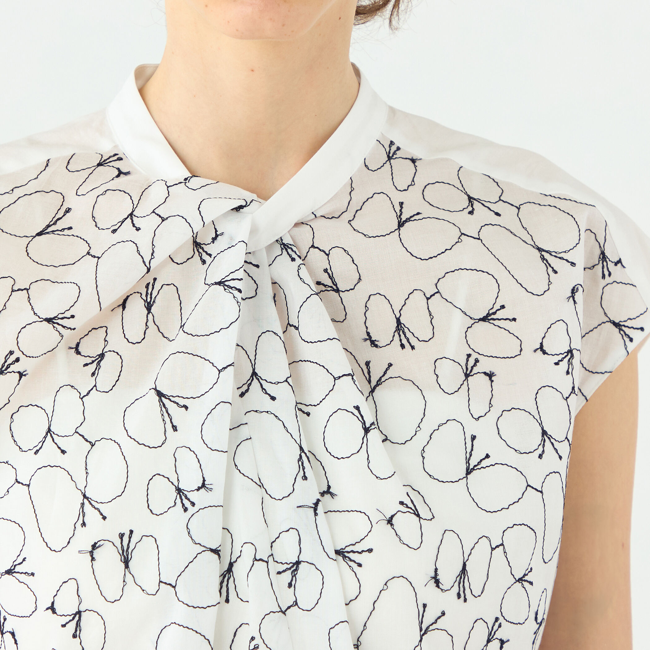 新品✨トゥモローランド　コットンブロード エンブロイダリーカラーブラウス　36 TOMORROWLAND （トゥモローランド）の「コットンエンブロイダリー