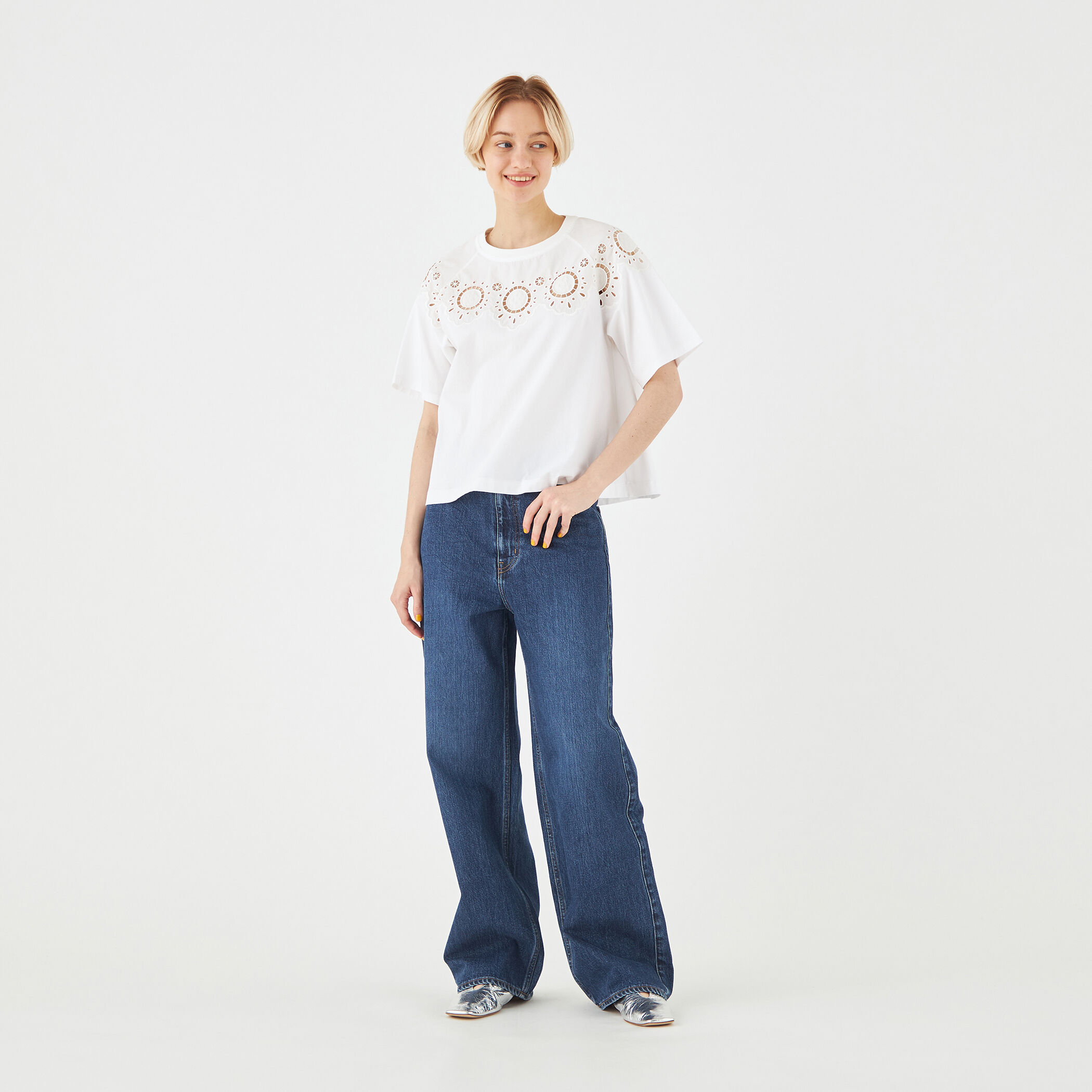 ボタニカルエンブロイダリー ハーフスリーブTシャツ