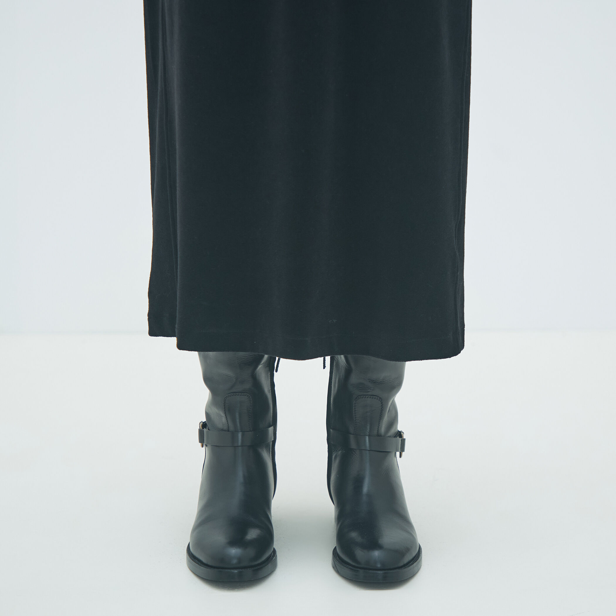 コットンポリエステルベロア Vネックワンピース｜トゥモローランド