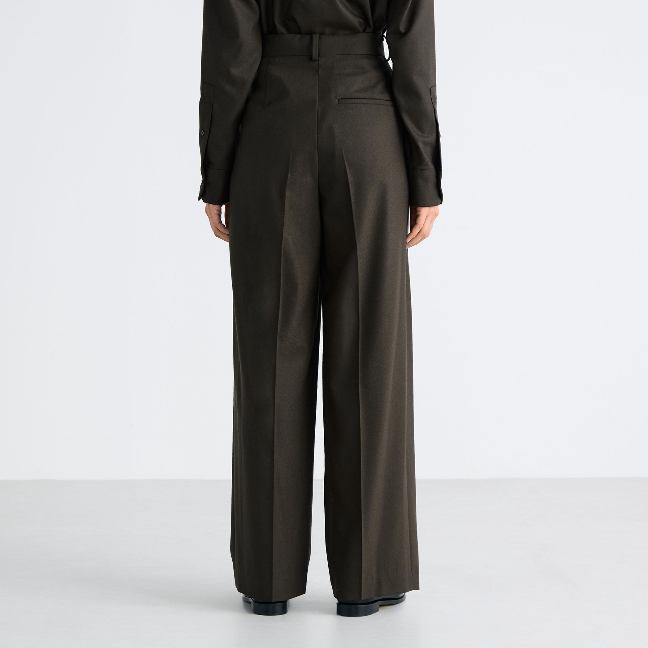 ウールメルトンポプリン 2タックワイドスラックス｜トゥモローランド