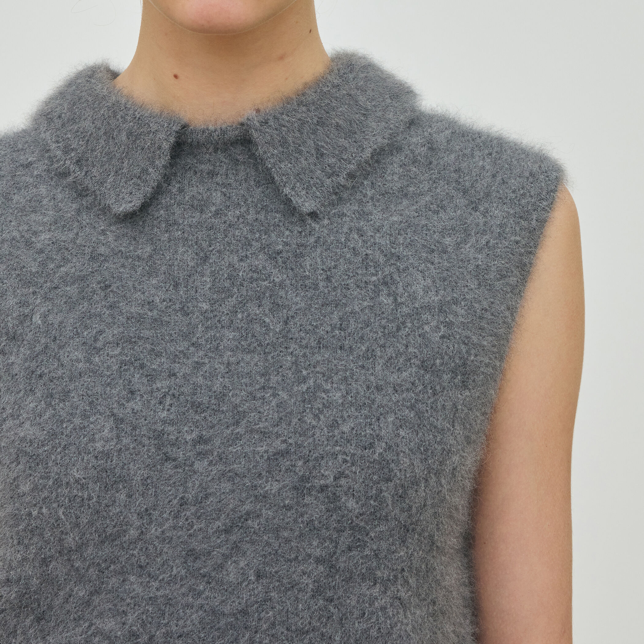 フォックスカシミヤ スリーブレスプルオーバー｜トゥモローランド 公式通販