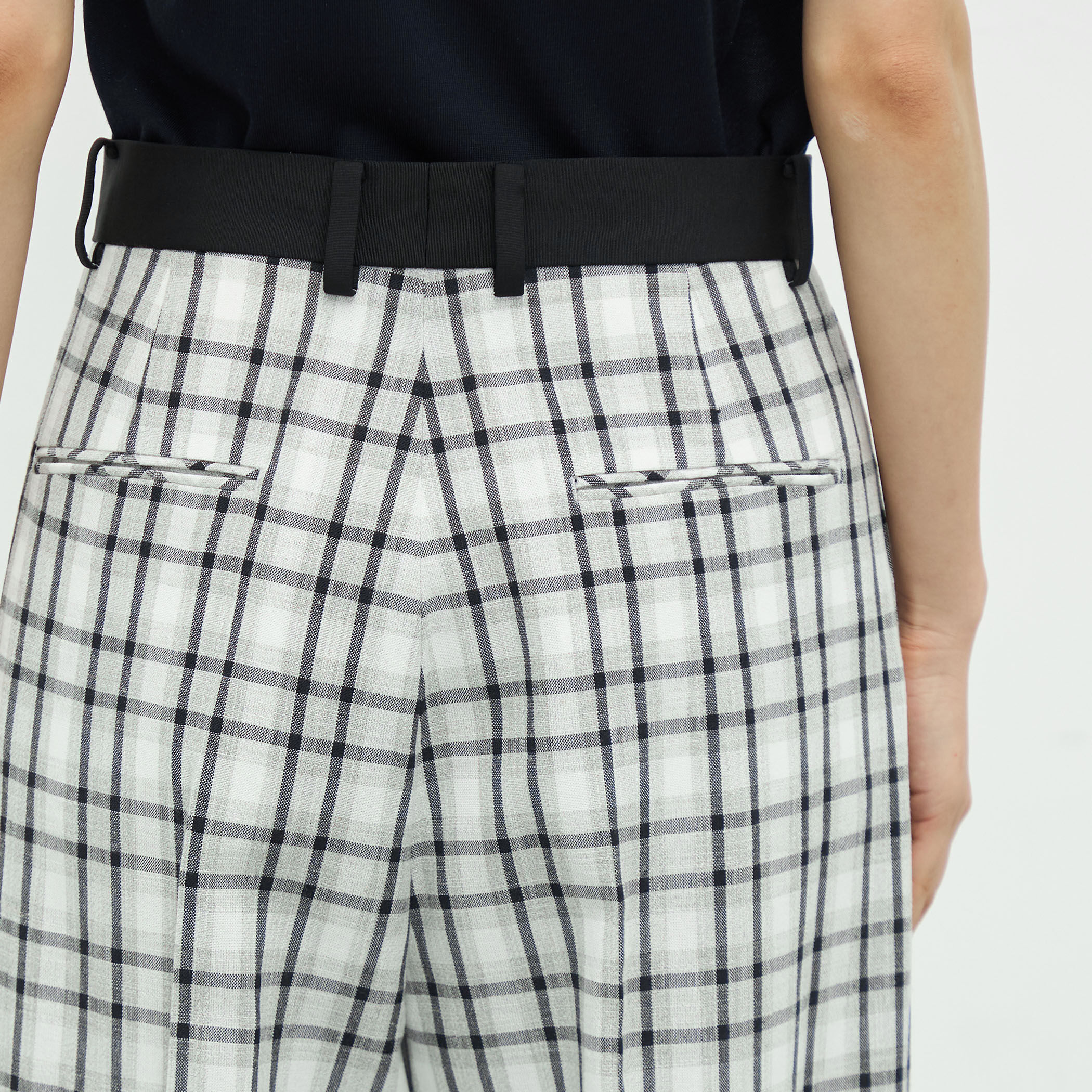 モノトーンチェック 1タックワイドパンツ｜トゥモローランド 公式通販