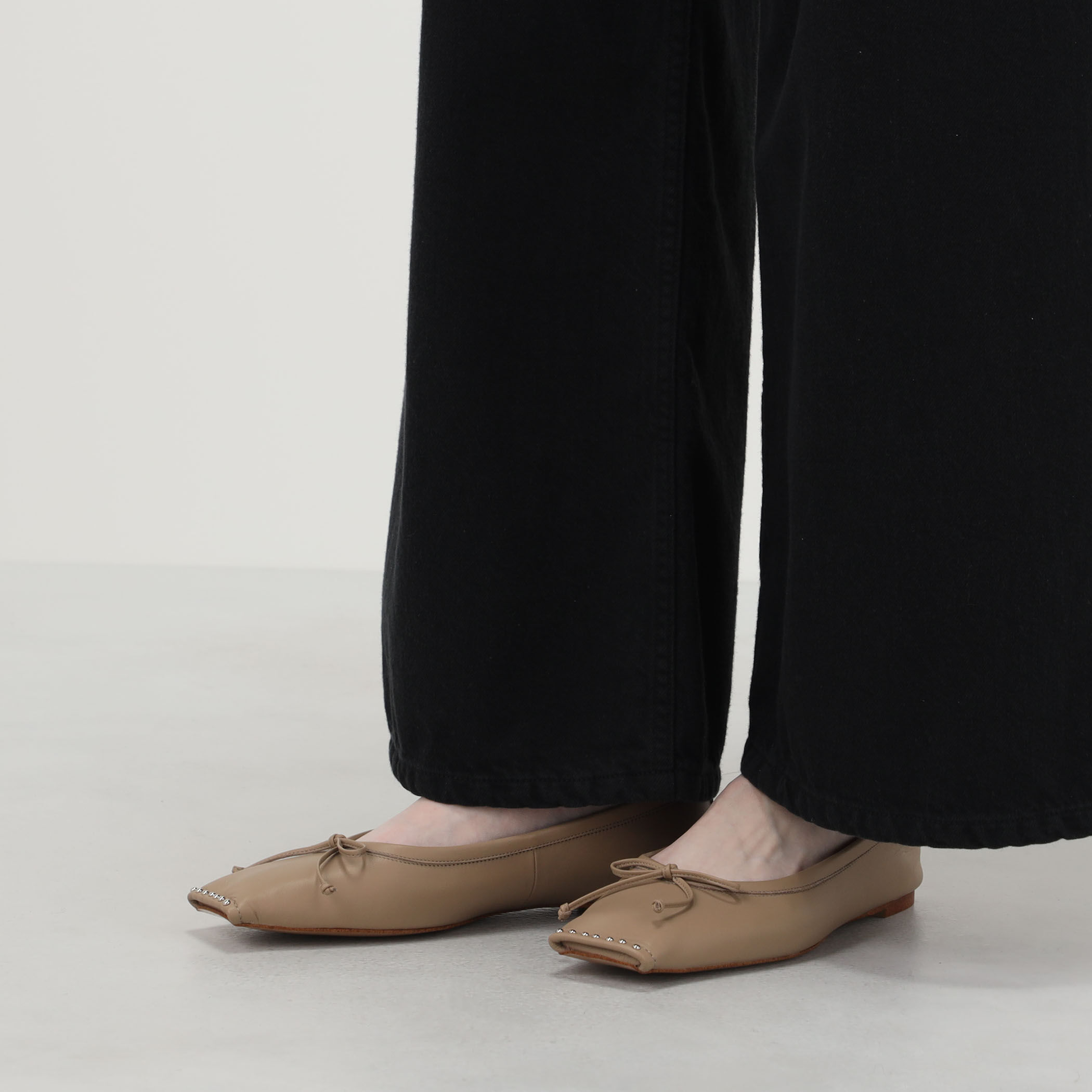 CHEMBUR SQ FLAT STUDS BALLET シューズ｜トゥモローランド 公式サイト