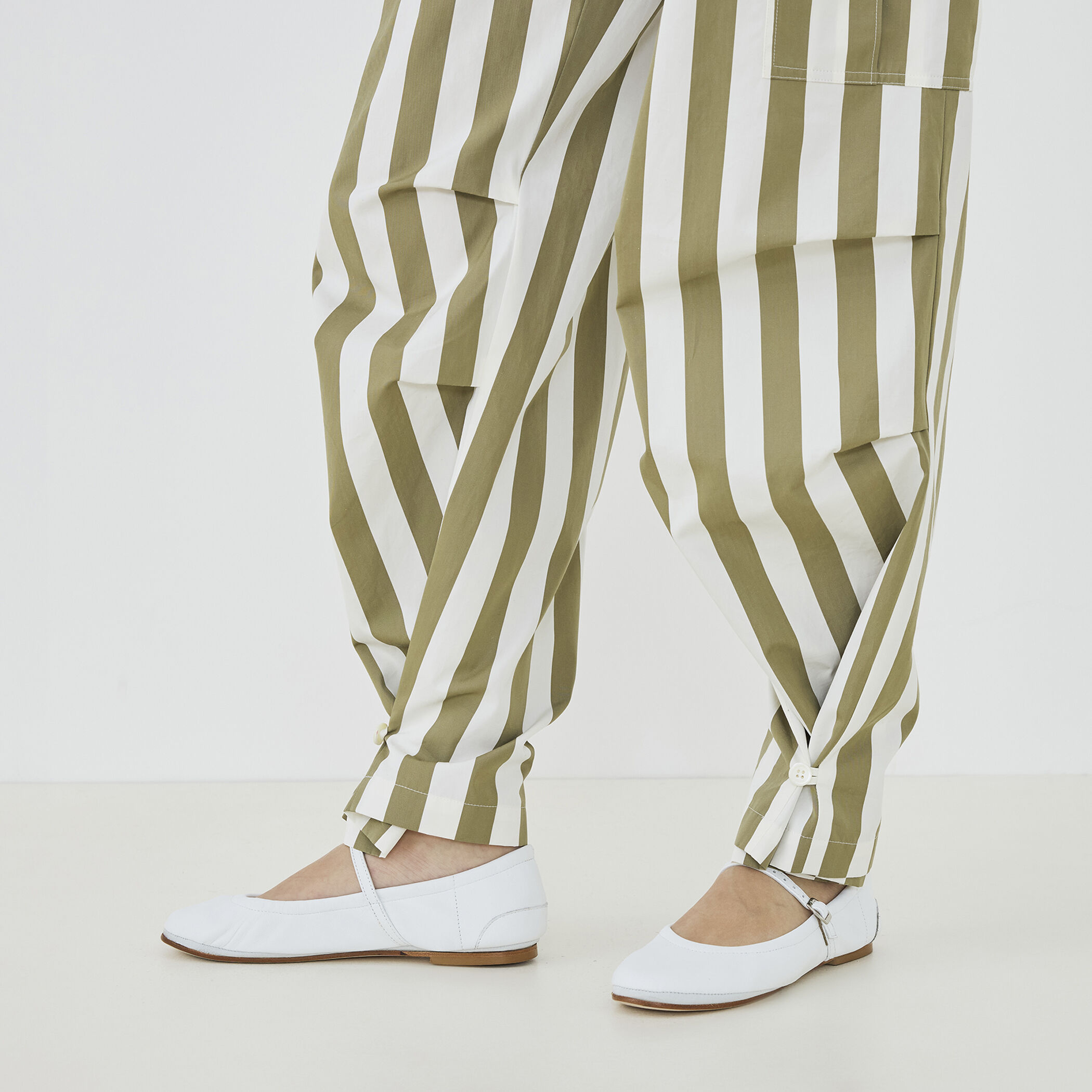 パラソルストライプ フィールドパンツ｜トゥモローランド 公式通販