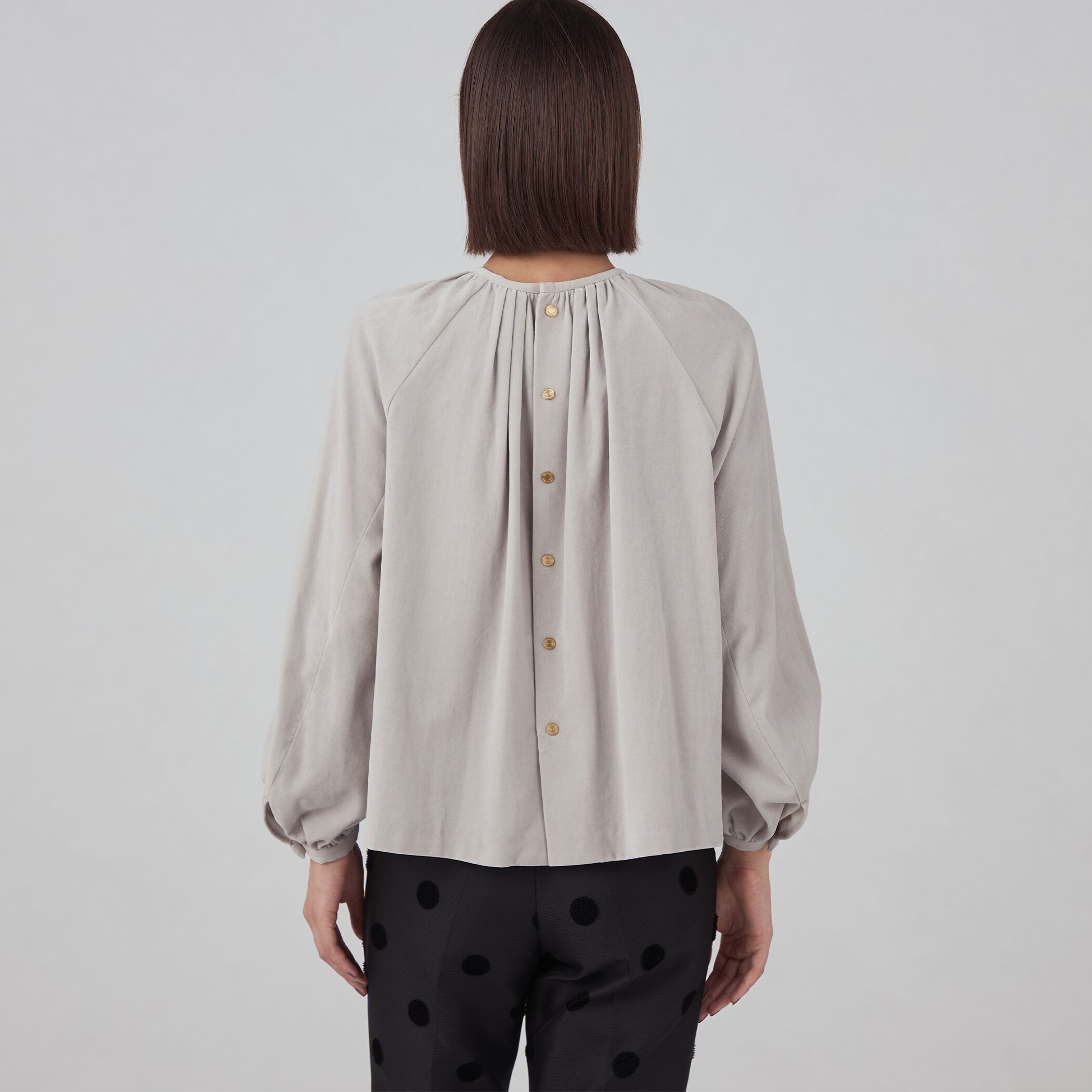 TOMORROWLAND ブラウス ウォッシャブルサテン スタンドギャザーカラーブラウス（シャツ