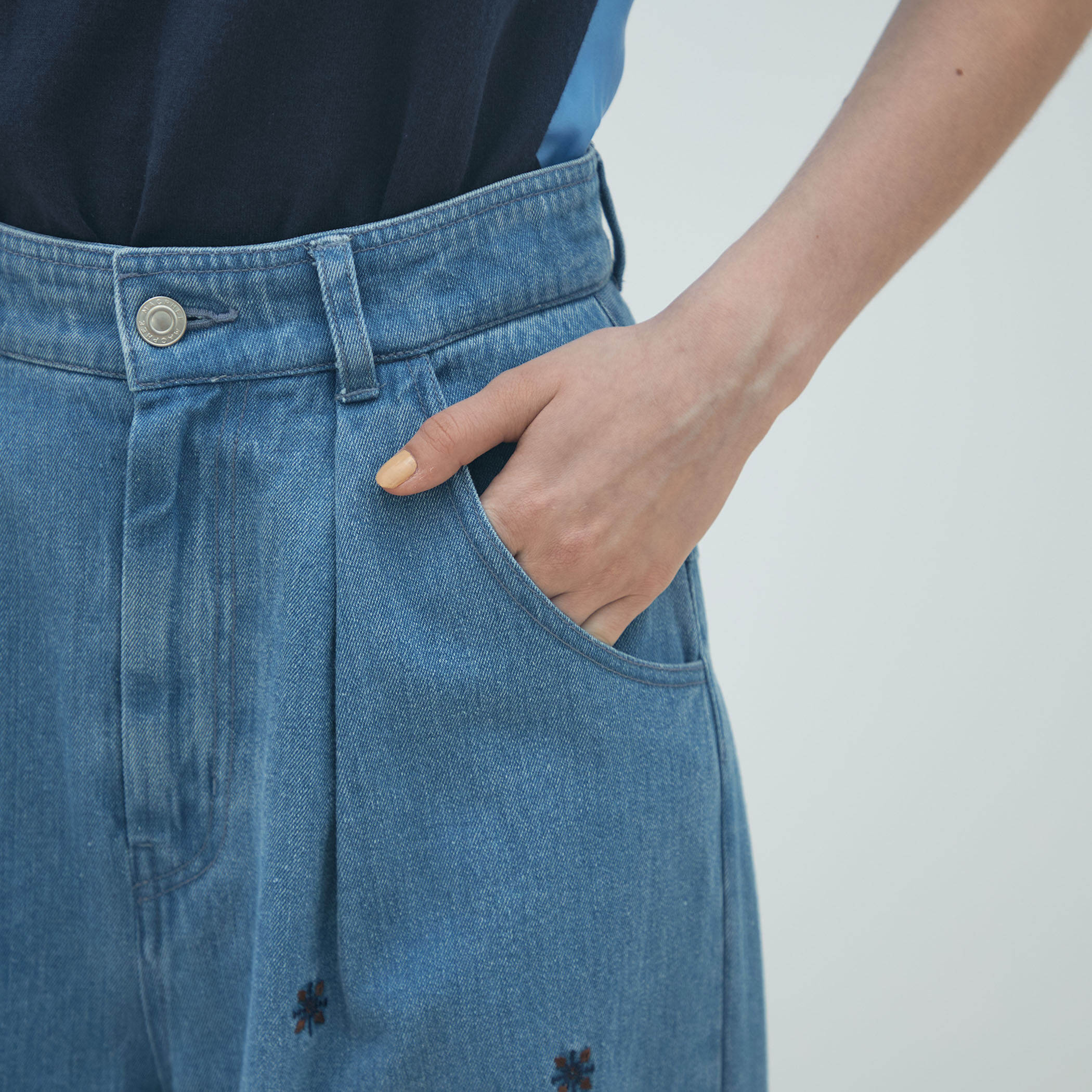 ボタニカルエンブロイダリーデニム タックワイドパンツ