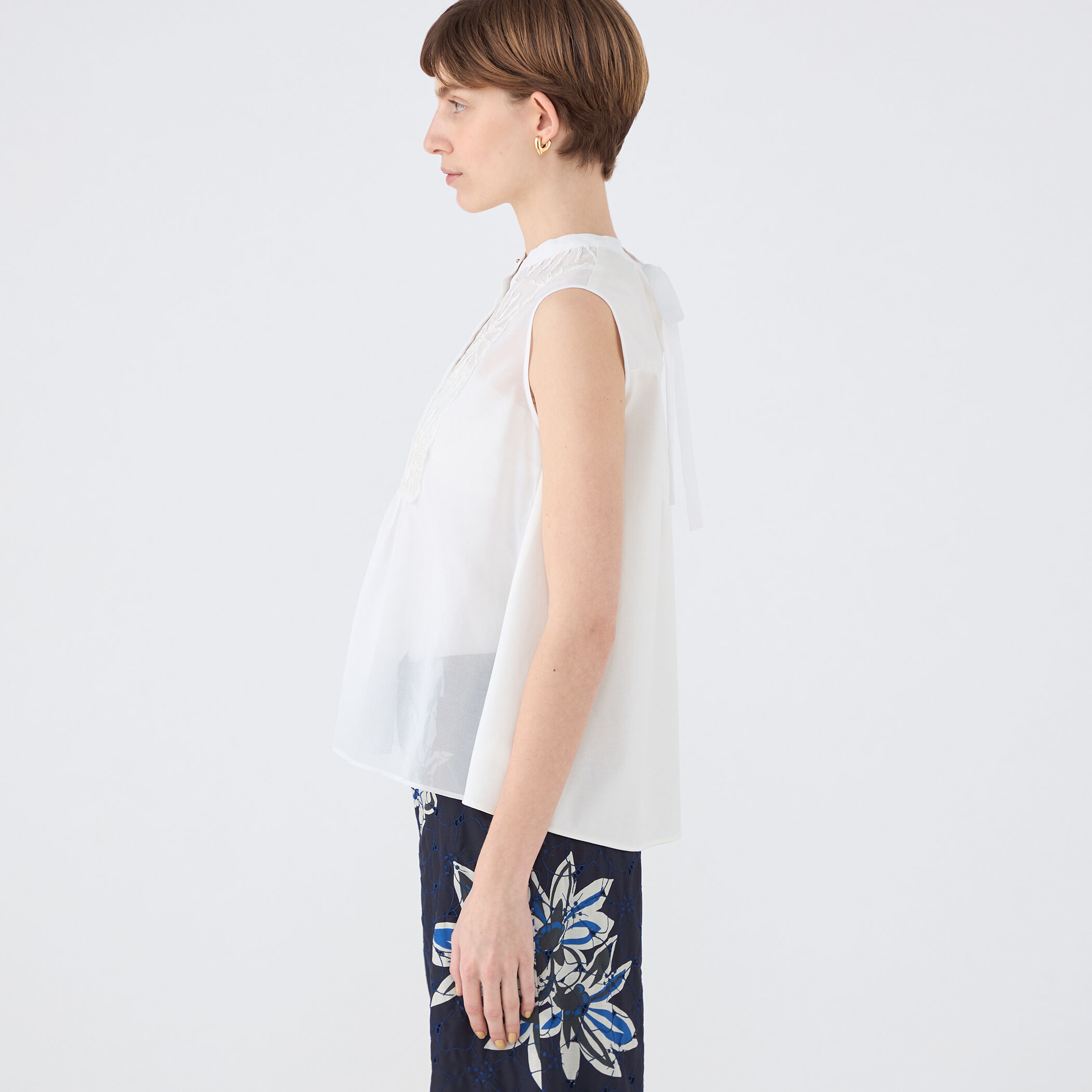 トゥモローランドコレクション TOMORROWLAND collection 25SS ミッシェルエンブロイダリー ノースリーブブラウス 36 ホワイト /HK ■OS レ ミッシェルエンブロイダリー ノースリーブブラウス