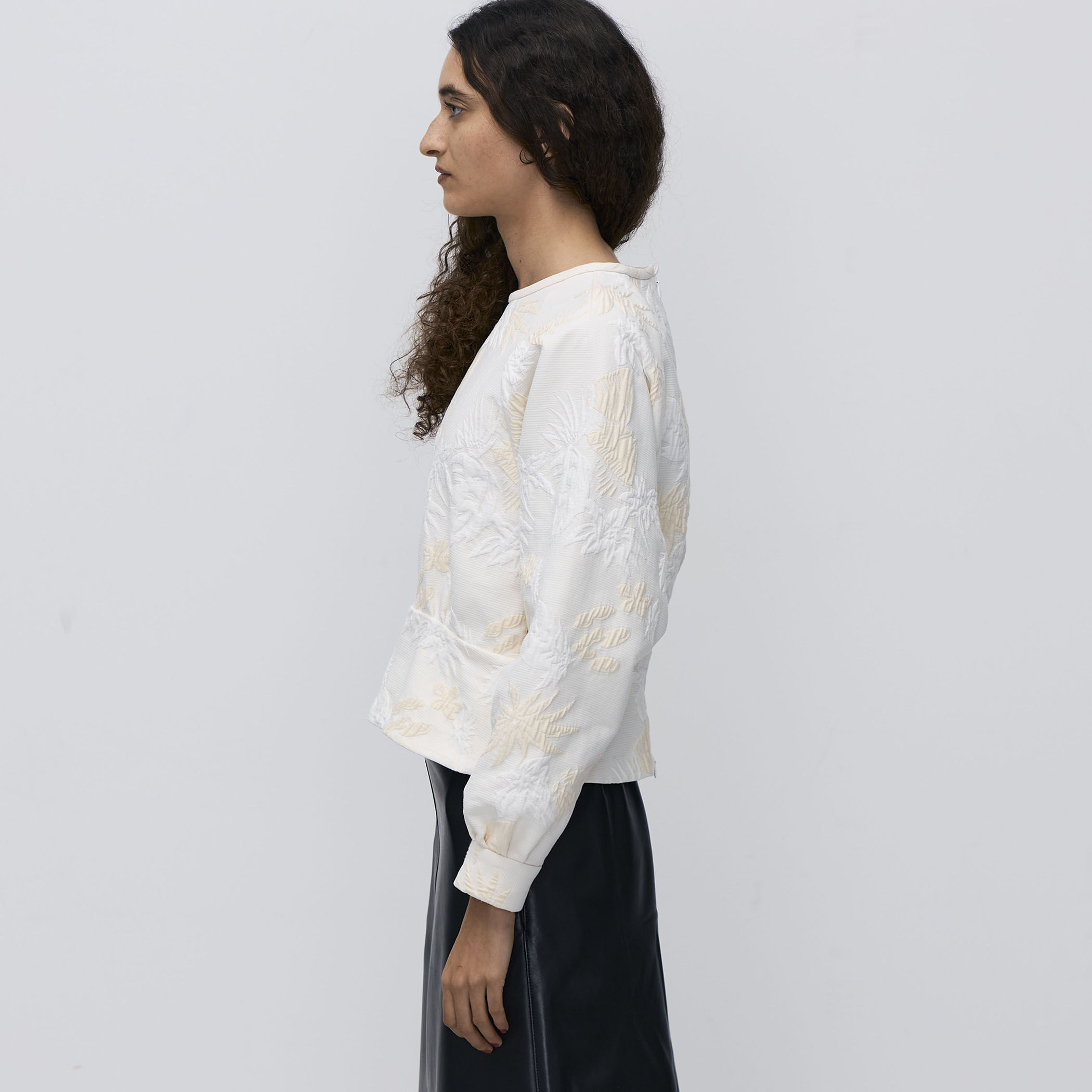 マトラッセ ラグランスリーブプルオーバーブラウス｜トゥモローランド