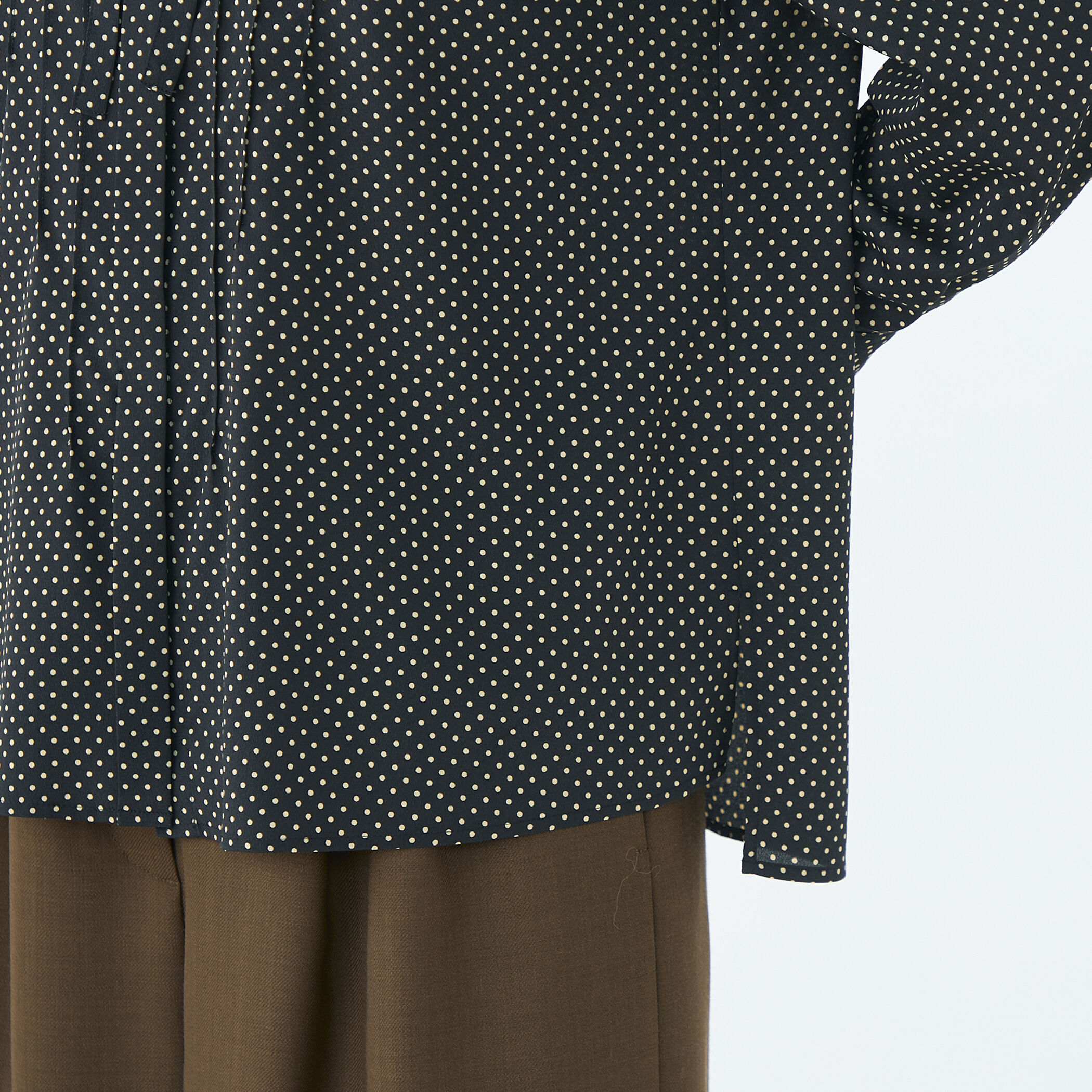 ミニドットプリント スリムボウタイブラウス｜トゥモローランド 公式通販