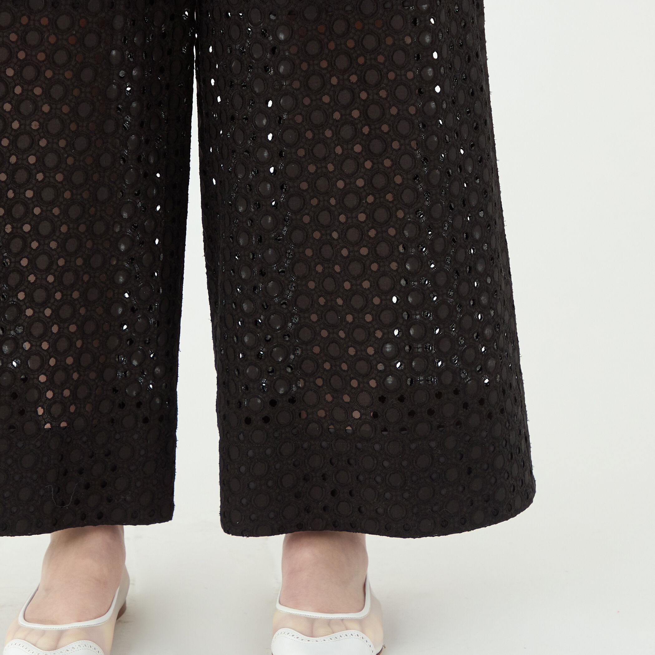 サークルエンブロイダリー タックワイドパンツ｜トゥモローランド 公式通販