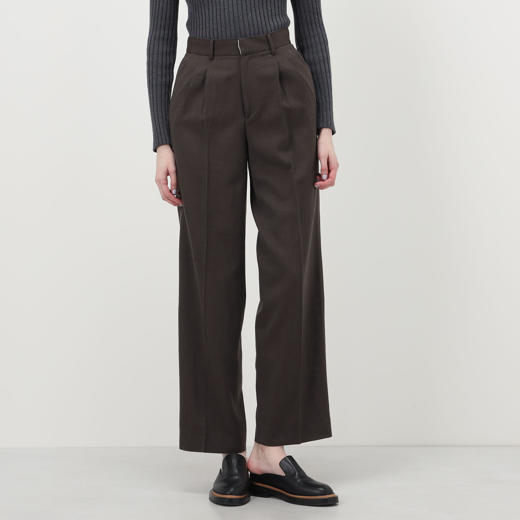 Seya. TRAVEL PANTS タックパンツ｜トゥモローランド 公式サイト