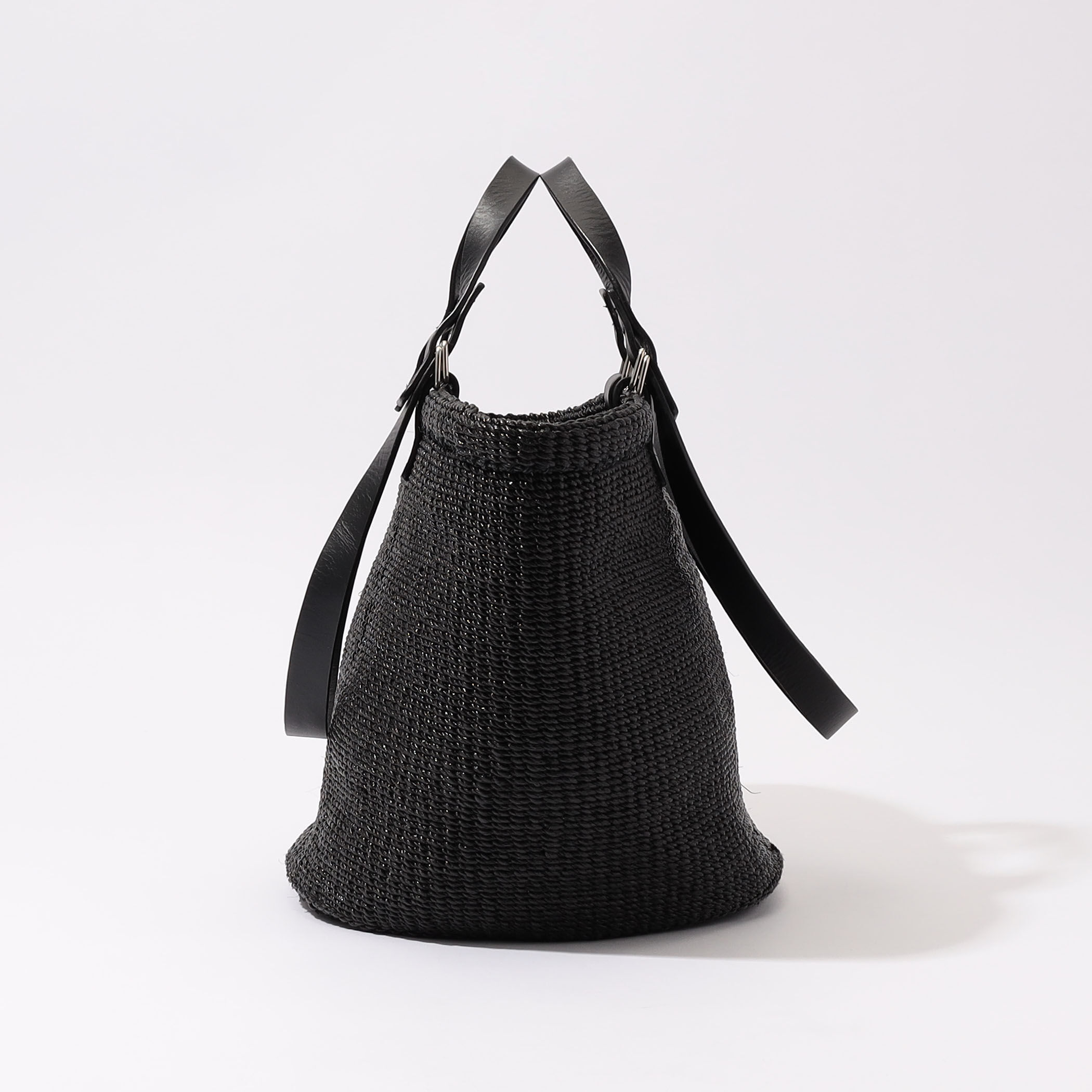Backet Buggage かごバッグ　アバカ素材/牛革　ブラック BUCKET BUGGAGE Basket Large トートバッグ｜トゥモローランド 公式サイト