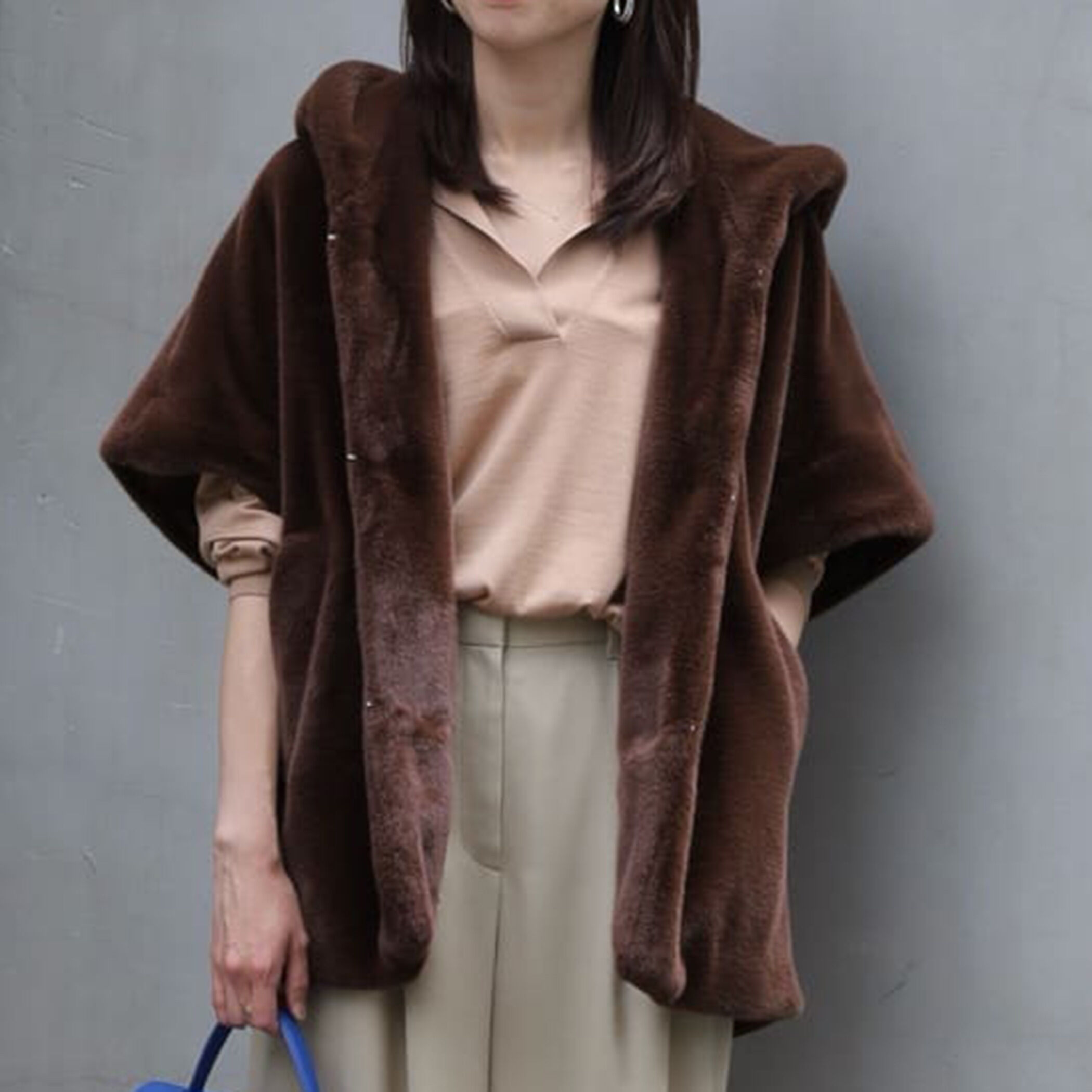 新品 未着用 アメリカーナ フーディポンチョ スムースファー フーディーポンチョ｜トゥモローランド 公式通販