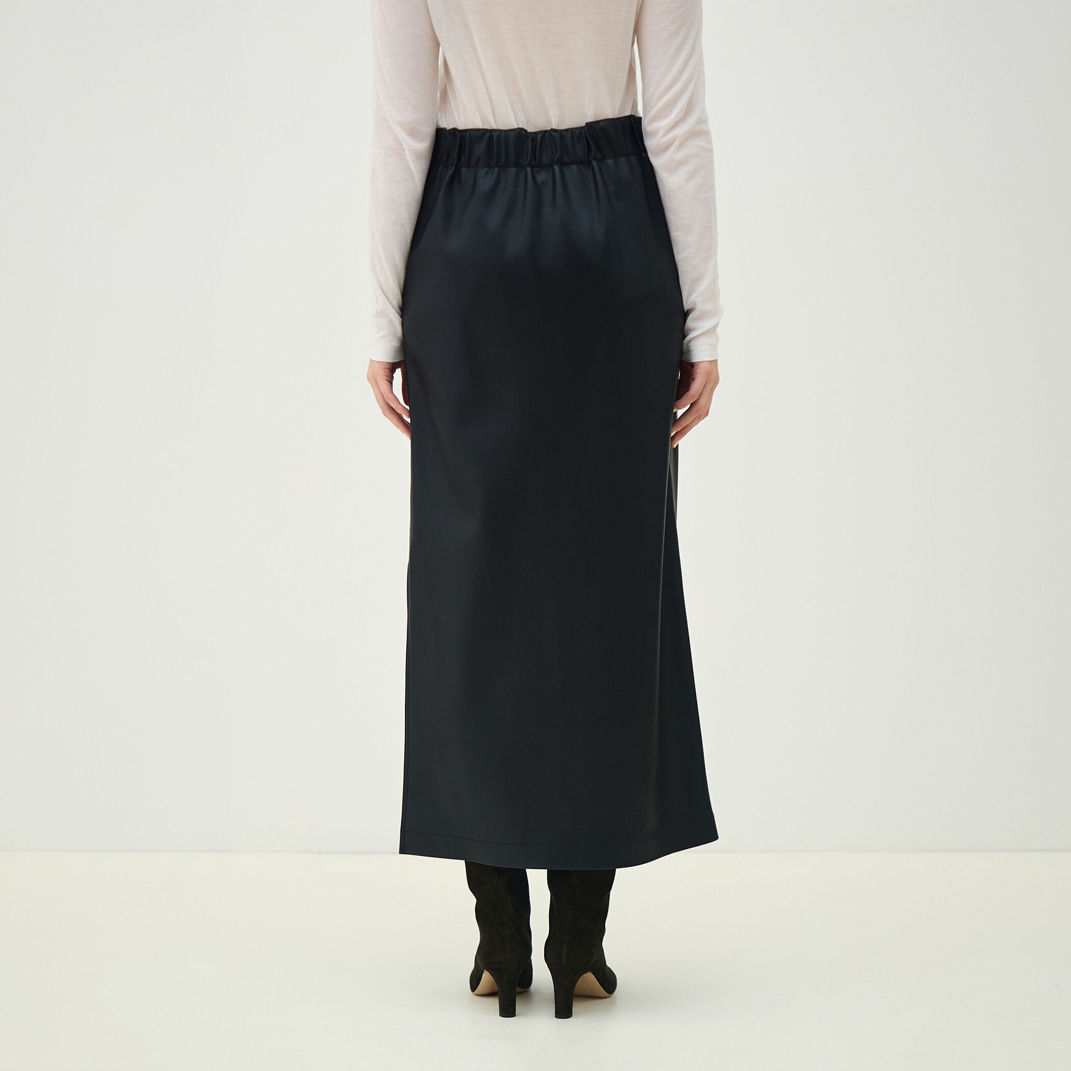 レザーライク Iラインスカート｜トゥモローランド 公式通販